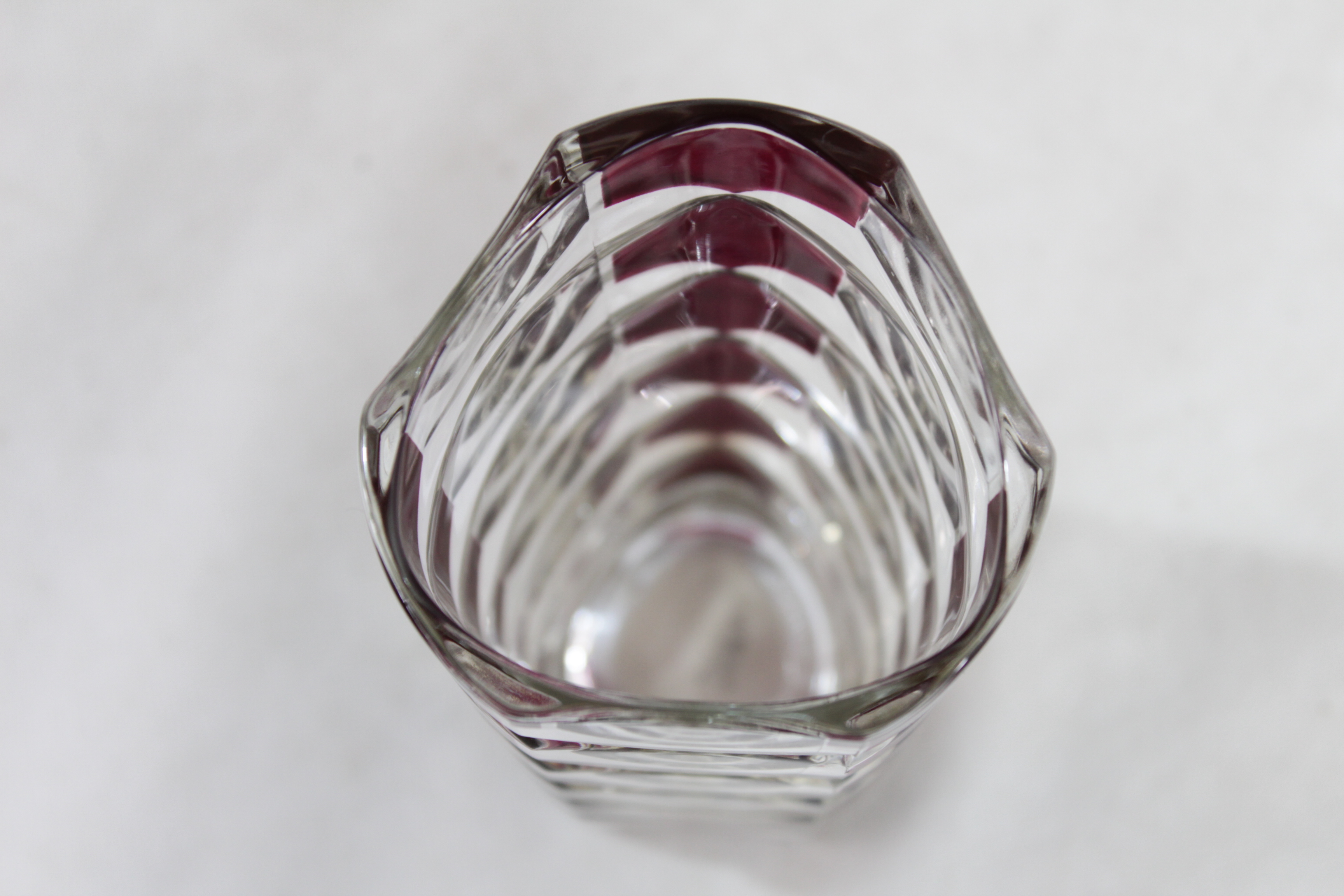 Voir photo 4 de Vase verre moulé rose violet style art déco Vase verre moulé rose violet style art déco Très bon état reconditionné photo 4