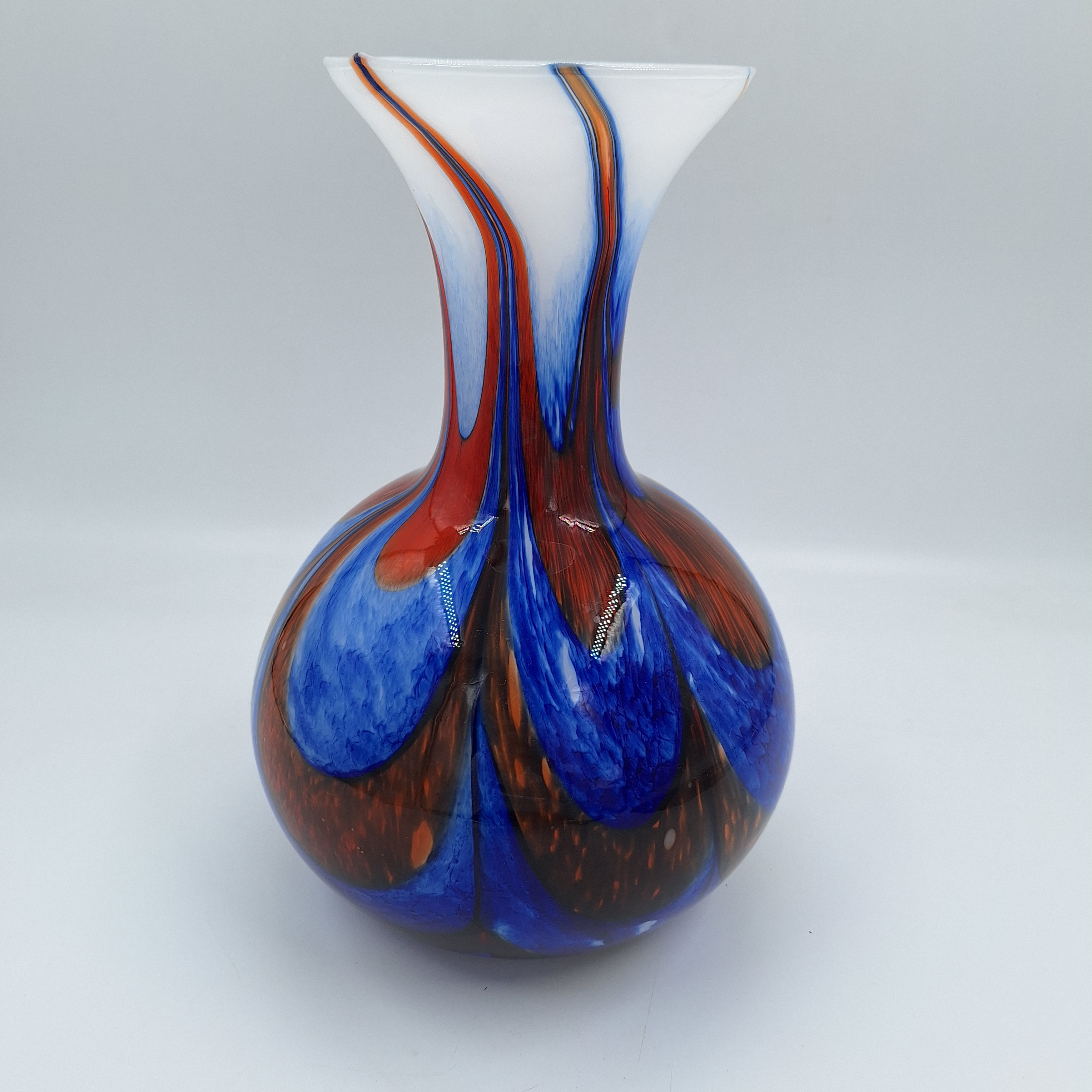 Voir photo 3 de Vase. Verre opaline. Murano. Multicolore. Vase. Verre opaline. Murano. Multicolore. Très bon état reconditionné photo 3