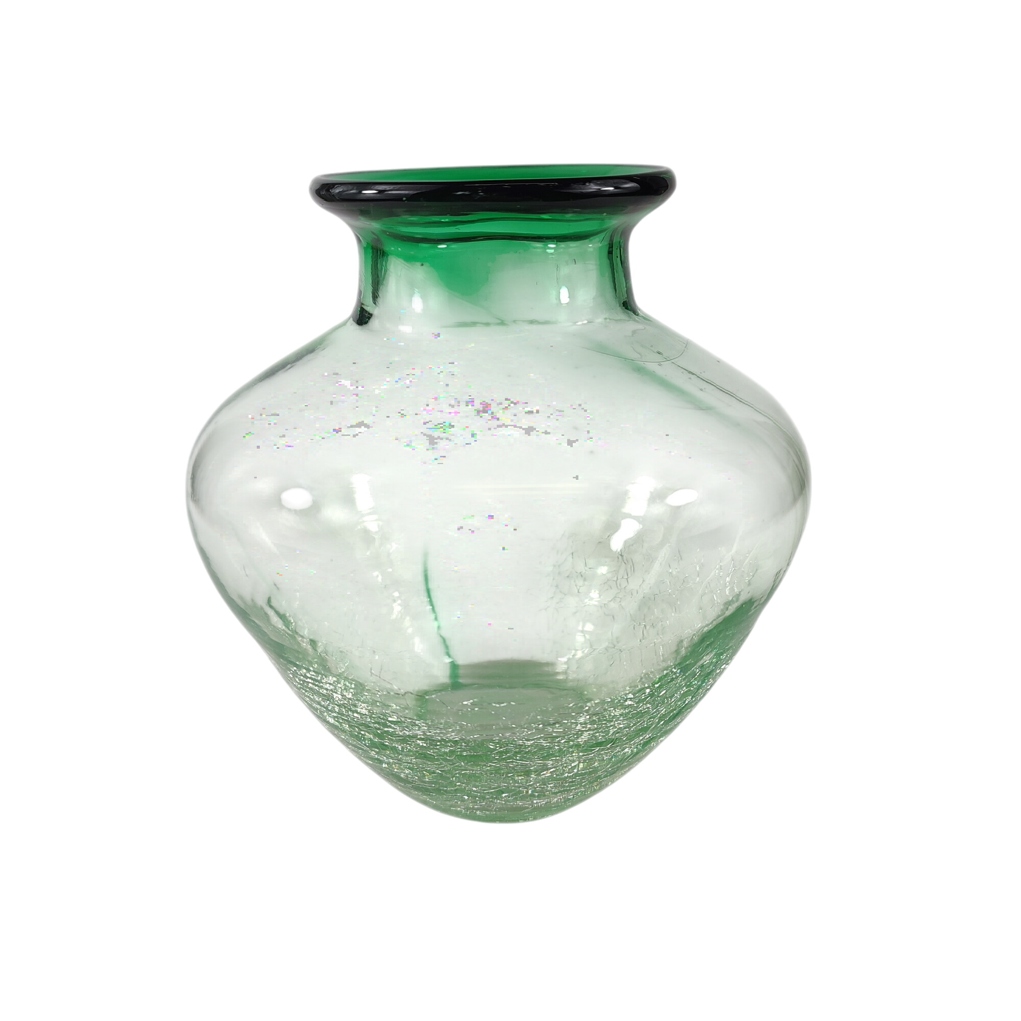 Vase vert en verre soufflé et partiellement craquelé Bon état - 15,00 € Vase vert en verre soufflé et partiellement craquelé Bon état reconditionné disponible sur Label Emmaüs