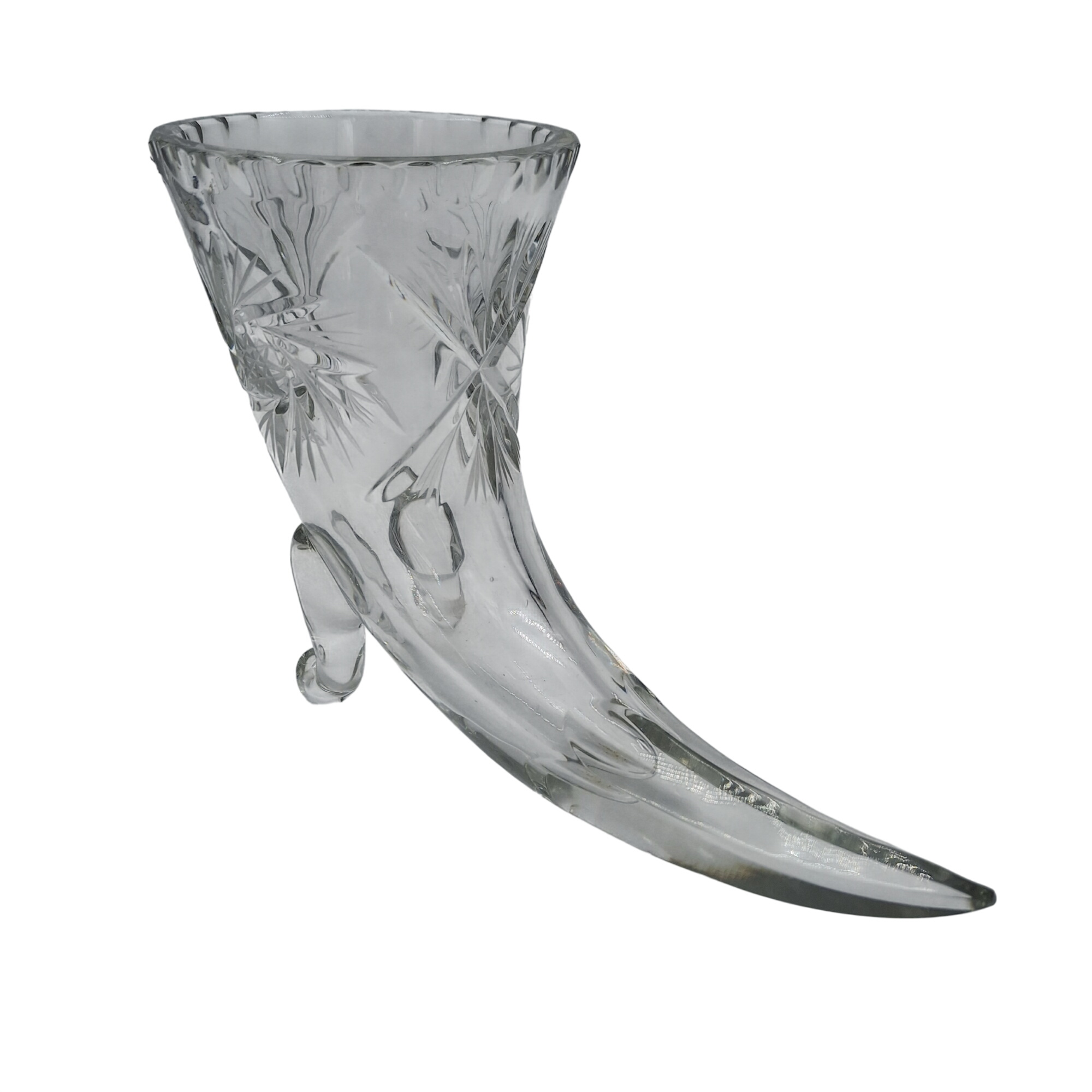 Vase. Vintage. Corne d’abondance /vase chausse pied. Cristal. Ciselé tout le tour du col. - 45,00 € Vase. Vintage. Corne d’abondance /vase chausse pied. Cristal. Ciselé tout le tour du col. reconditionné disponible sur Label Emmaüs