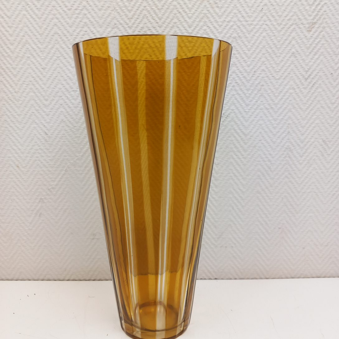 Voir photo 2 de Vase Vintage nervuré en verre coloré brun jaune soufflé bouche Vase Vintage nervuré en verre coloré brun jaune soufflé bouche État correct reconditionné photo 2