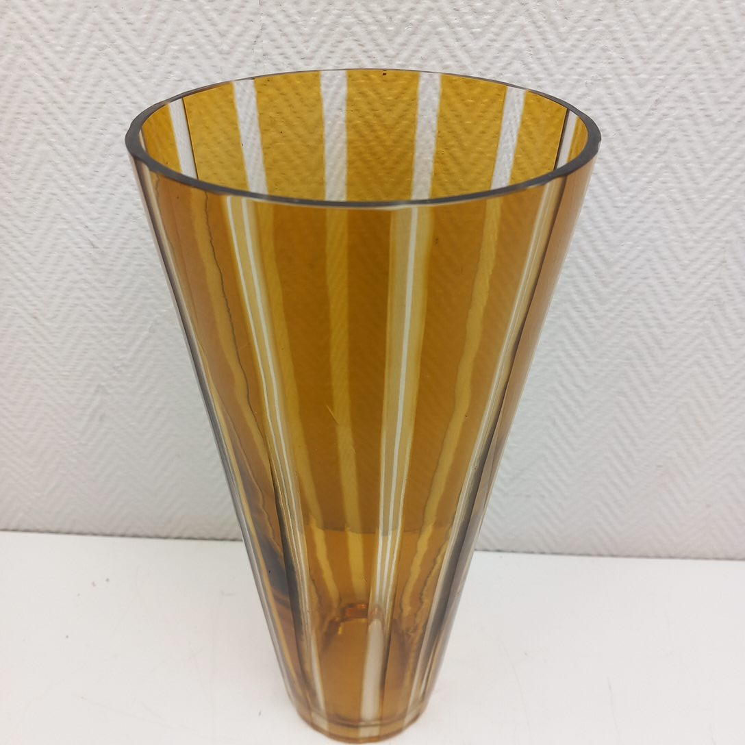 Voir photo 3 de Vase Vintage nervuré en verre coloré brun jaune soufflé bouche Vase Vintage nervuré en verre coloré brun jaune soufflé bouche État correct reconditionné photo 3