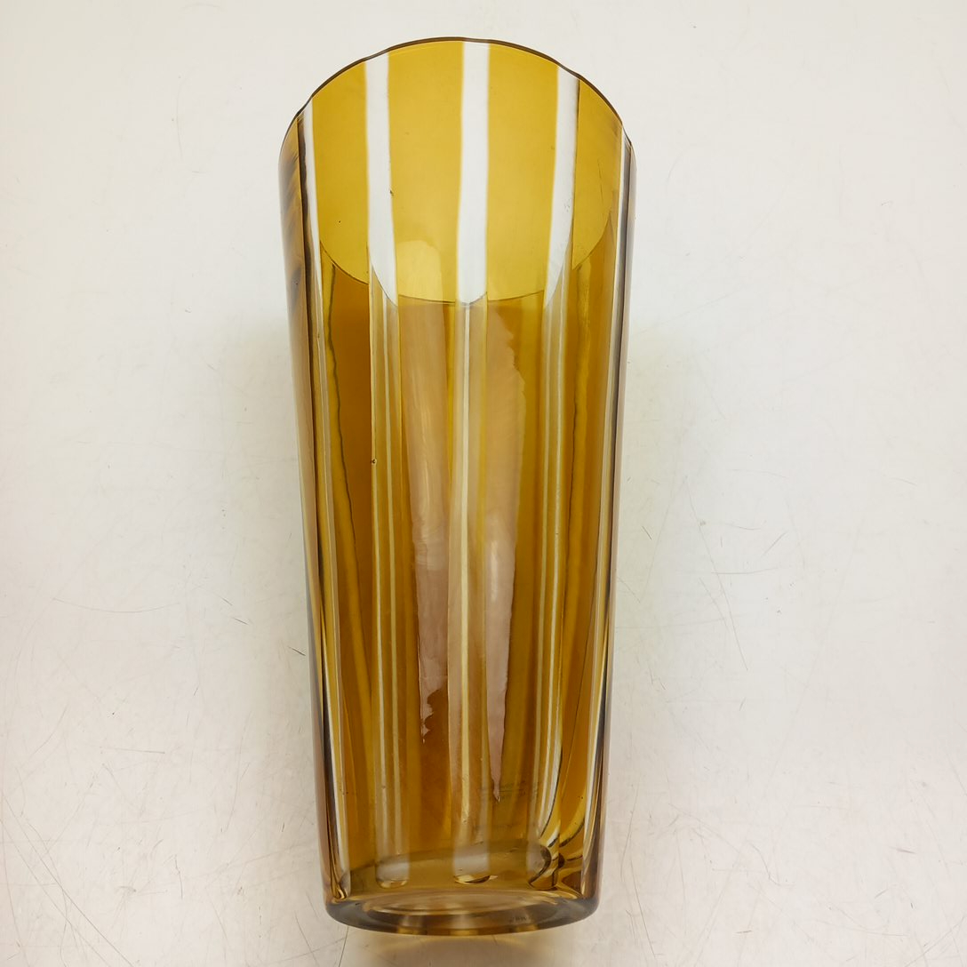 Voir photo 4 de Vase Vintage nervuré en verre coloré brun jaune soufflé bouche Vase Vintage nervuré en verre coloré brun jaune soufflé bouche État correct reconditionné photo 4