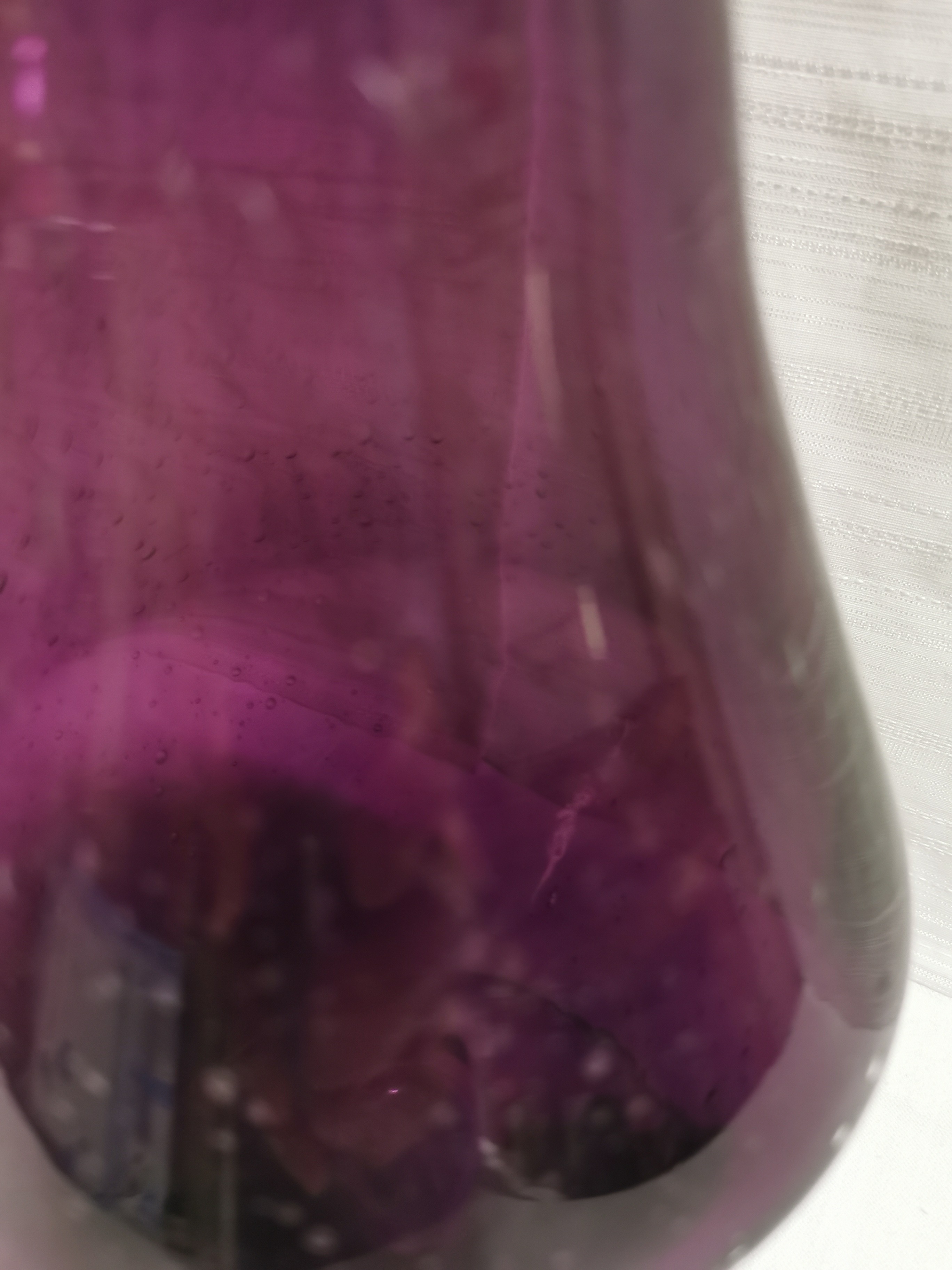 Voir photo 5 de Vase violet en verre soufflé Vase violet en verre soufflé Bon état reconditionné photo 5