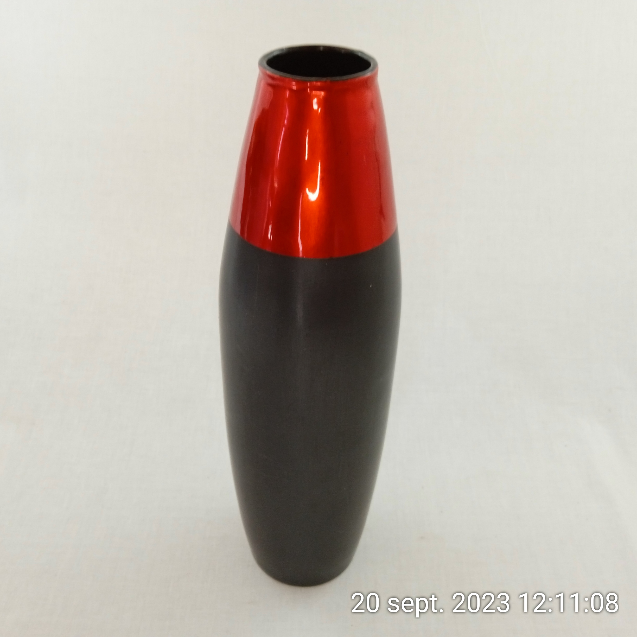 Vase XXL style art déco 42 cm en céramique noir et rouge Très bon état reconditionné disponible sur Label Emmaüs