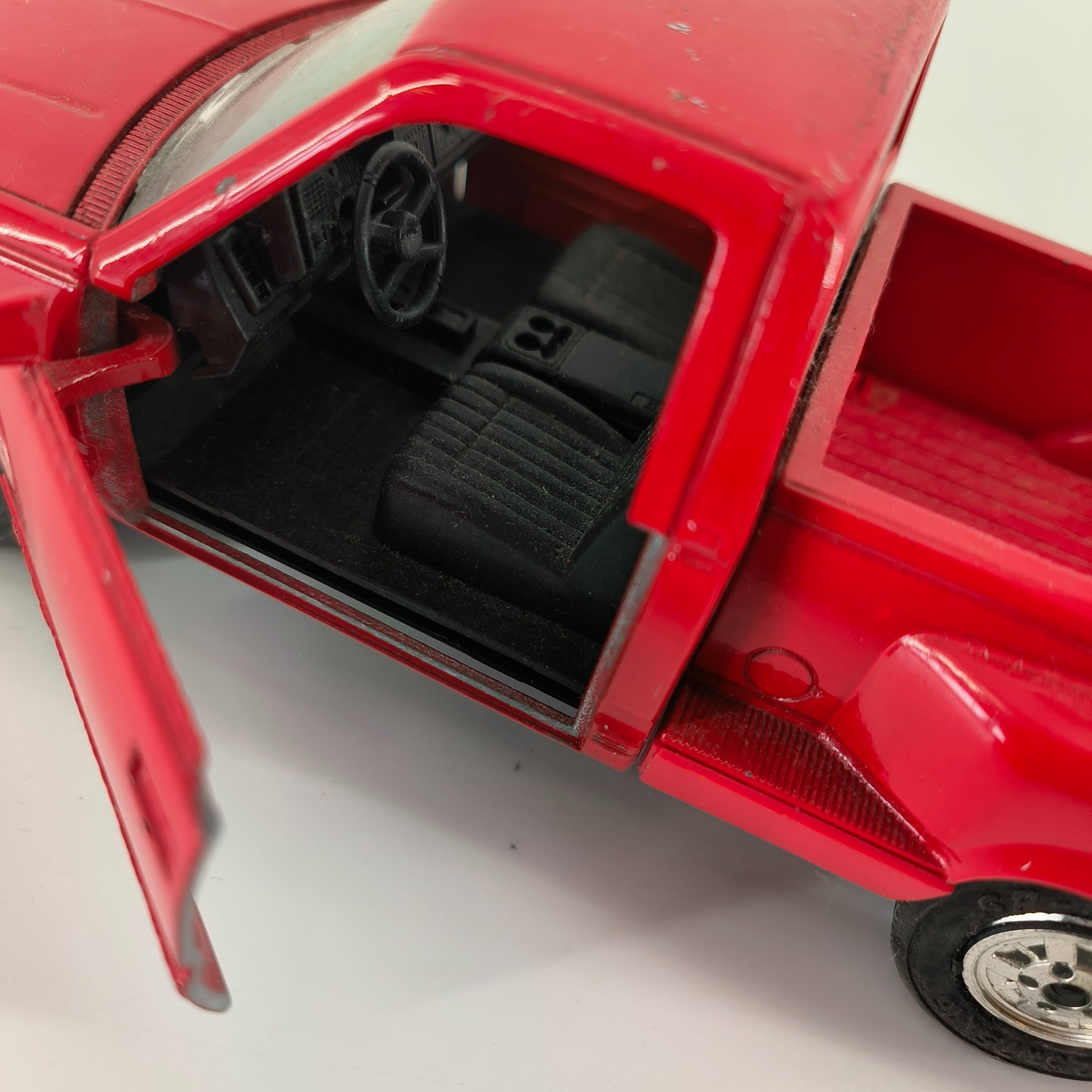 Voir photo 9 de Véhicule miniature-Chevrolet silverado sport side-Majorette-1/25- à partir de 12 ans Véhicule miniature-Chevrolet silverado sport side-Majorette-1/25- à partir de 12 ans Bon état reconditionné photo 9