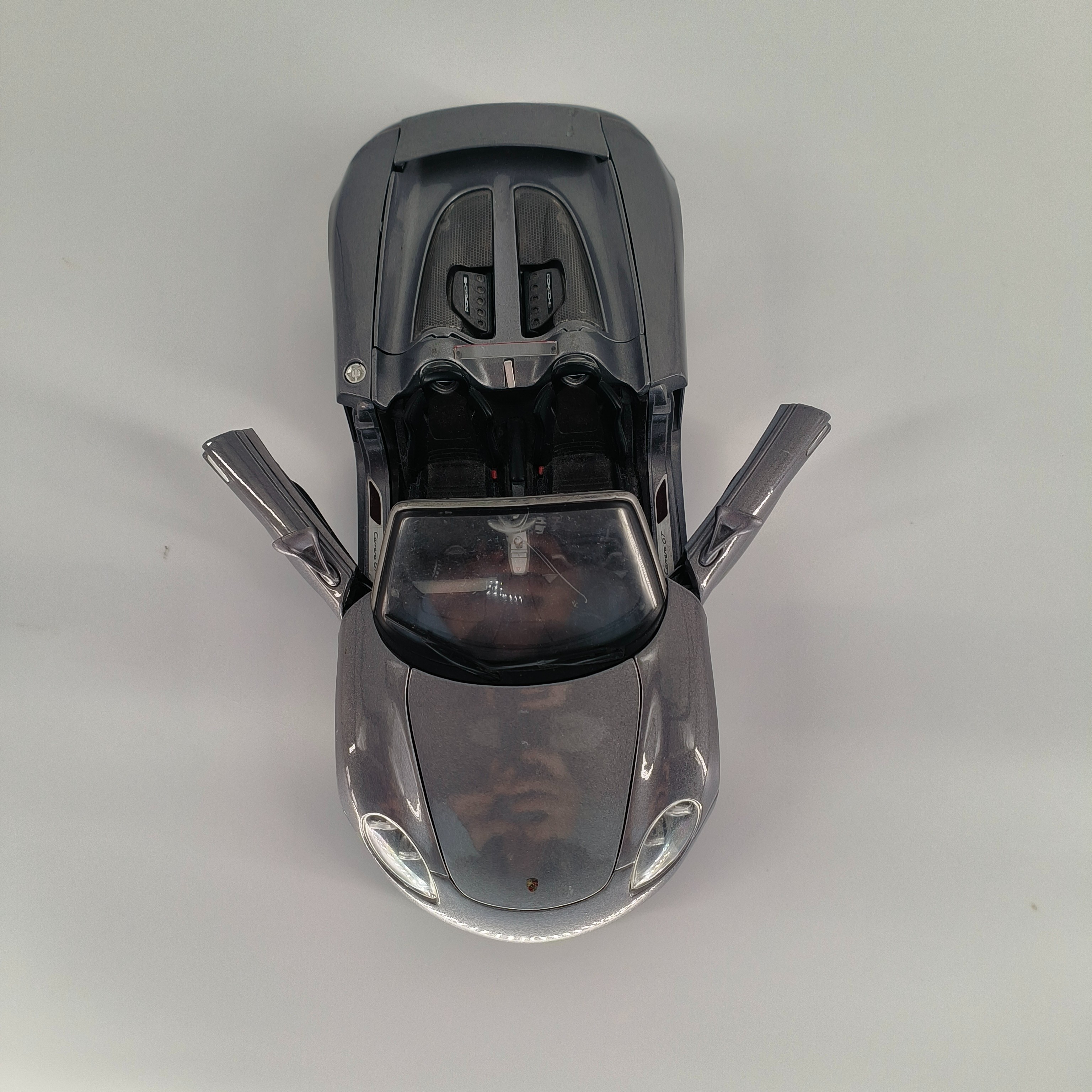 Voir photo 3 de Véhicule-Porsche Carrera GT1/18-Maisto-collector Véhicule-Porsche Carrera GT1/18-Maisto-collector Bon état reconditionné photo 3