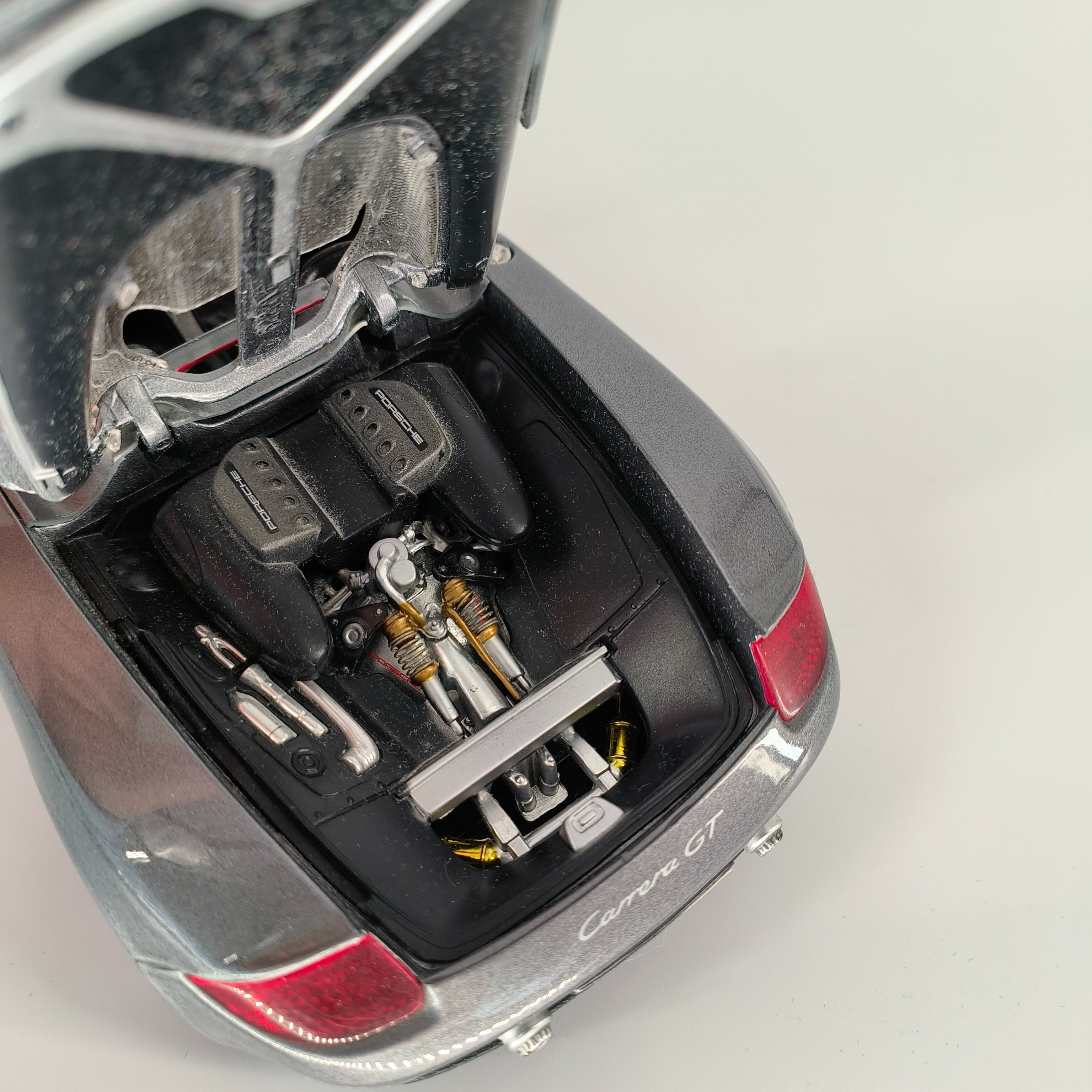 Voir photo 4 de Véhicule-Porsche Carrera GT1/18-Maisto-collector Véhicule-Porsche Carrera GT1/18-Maisto-collector Bon état reconditionné photo 4