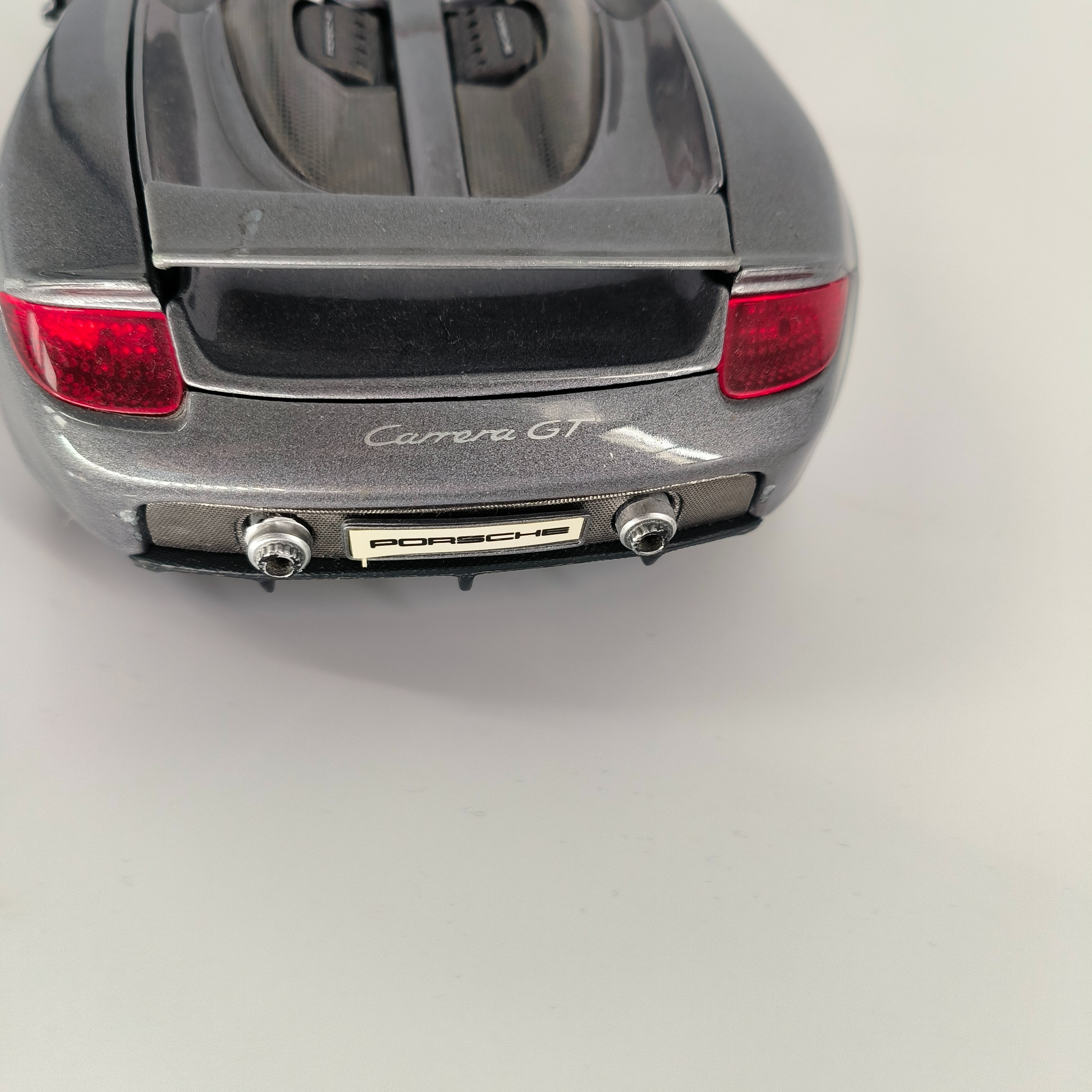 Voir photo 5 de Véhicule-Porsche Carrera GT1/18-Maisto-collector Véhicule-Porsche Carrera GT1/18-Maisto-collector Bon état reconditionné photo 5