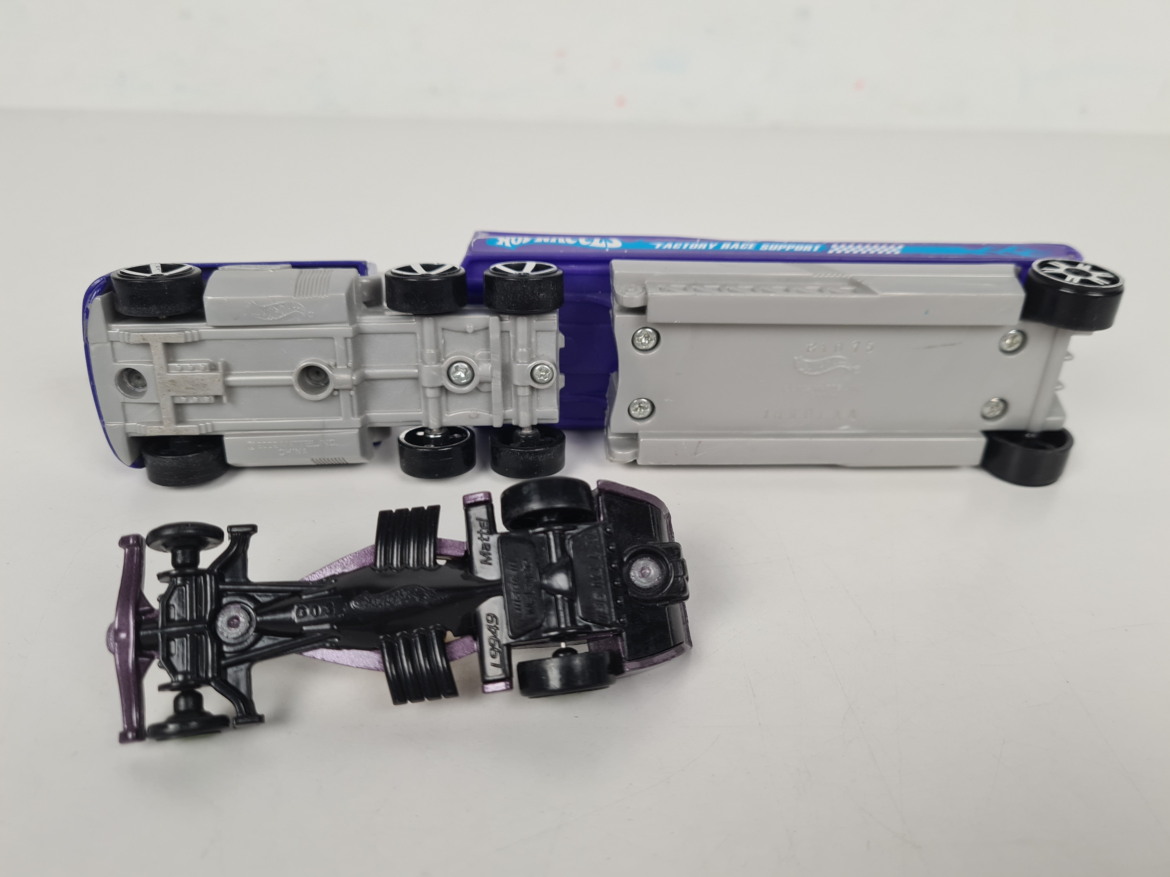 Voir photo 3 de Véhicules - Voiture Hotwheels et camion porte autos et dragster - Mattel 2002 métal et plastique - 20cm- Véhicules - Voiture Hotwheels et camion porte autos et dragster - Mattel 2002 métal et plastique - 20cm- Bon état reconditionné photo 3