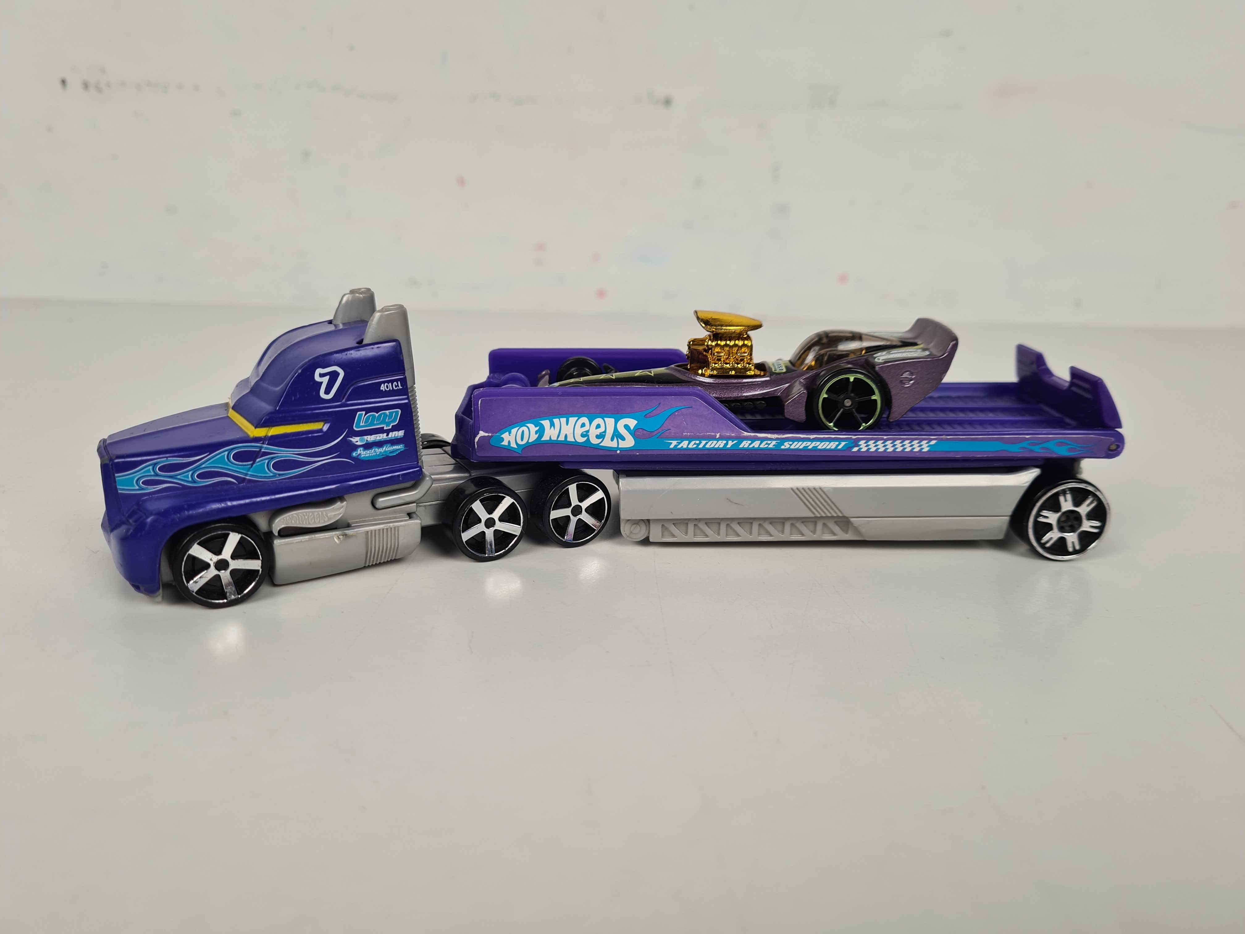 Voir photo 4 de Véhicules - Voiture Hotwheels et camion porte autos et dragster - Mattel 2002 métal et plastique - 20cm- Véhicules - Voiture Hotwheels et camion porte autos et dragster - Mattel 2002 métal et plastique - 20cm- Bon état reconditionné photo 4