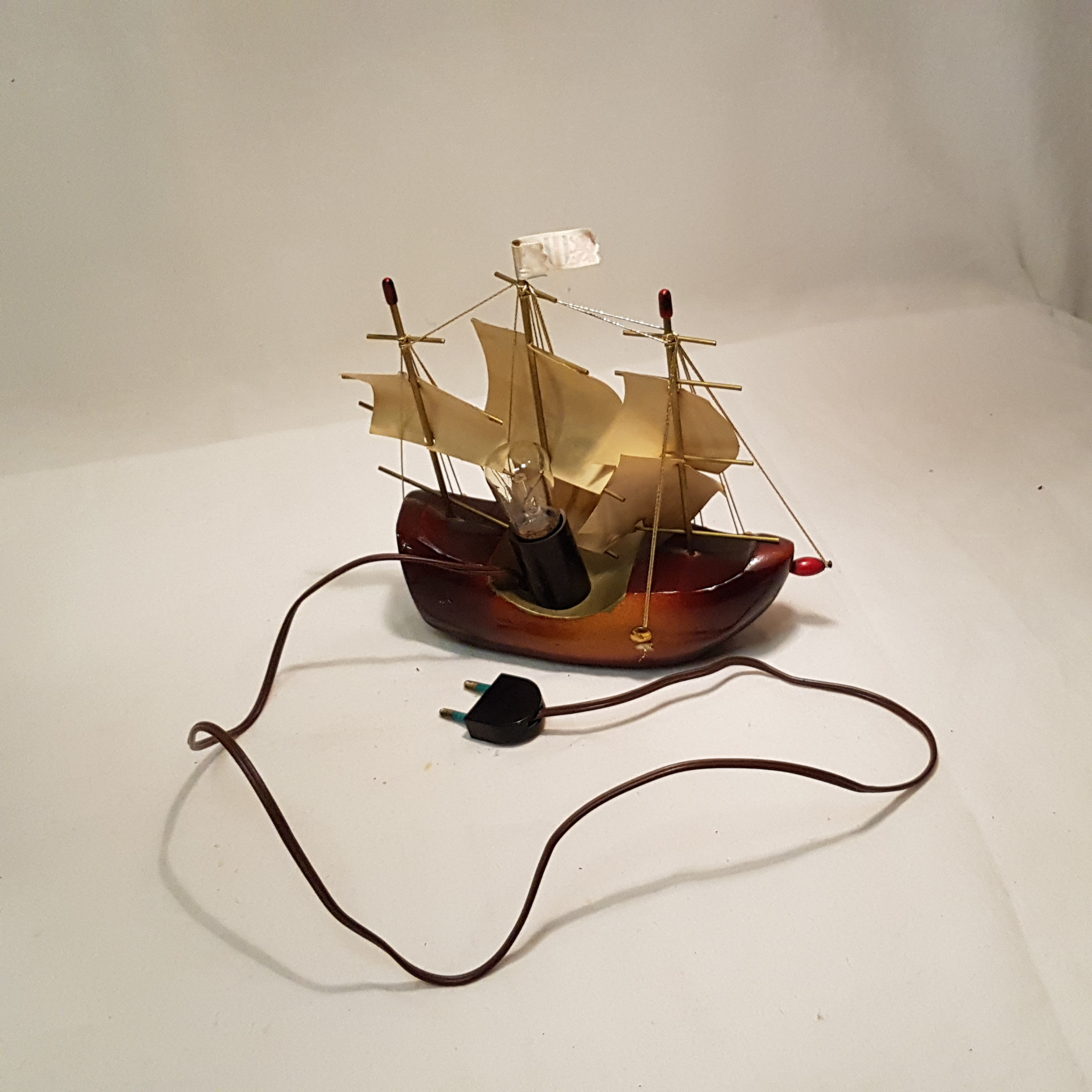 Voir photo 7 de Veilleuse bateau trois mâts Veilleuse bateau trois mâts Bon état reconditionné photo 7