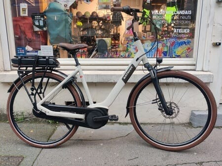Acheter Vélo électrique Batavus Altura - Bosch - 1759,90 € Vélo électrique Batavus Altura - Bosch N/A reconditionné disponible sur Le Moulin à Vélos