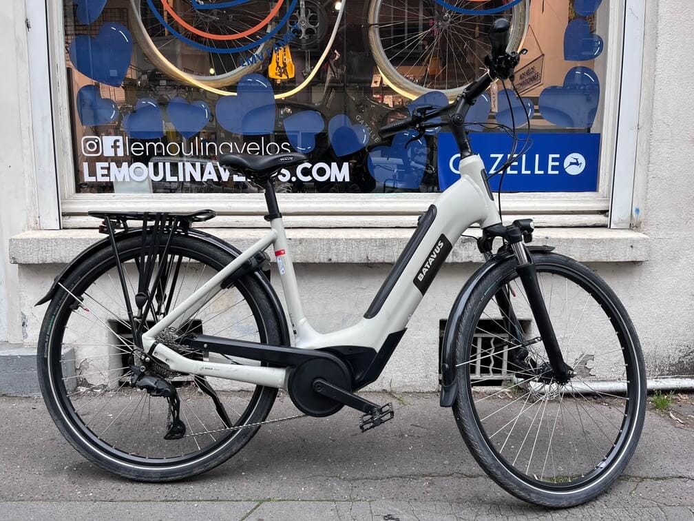 Acheter Vélo électrique Batavus Altura - 1799,90 € Vélo électrique Batavus Altura N/A reconditionné disponible sur Le Moulin à Vélos