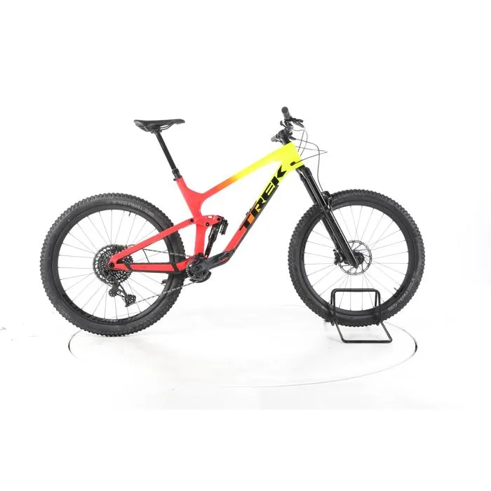 Vélo - Trek Slash 9.8 - rouge - VTT Semi-rigide - Carbon Reconditionné Reconditionné Trek reconditionné disponible sur Cdiscount Seconde Vie