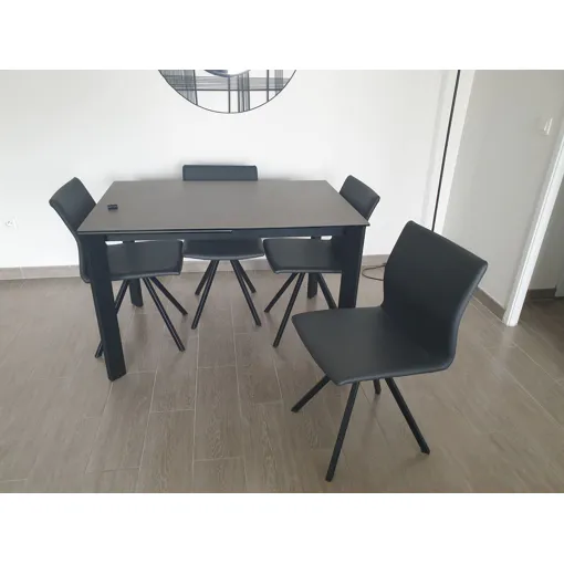 Vend table a manger ceramique gris avec 4 chaises très bon etat occasion - 650,00 € Vend table a manger ceramique gris avec 4 chaises très bon etat occasion reconditionné disponible sur Rakuten