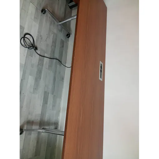 Vends grande table de reunion roulante et rabattable bois et fer occasion - 150,00 € Vends grande table de reunion roulante et rabattable bois et fer occasion reconditionné disponible sur Rakuten