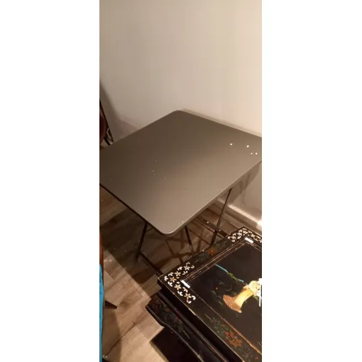 Vente De Vieux Meubles De Restaurant. Nombre Total De Chaises : 25 Nombre Total De Tables : 10 1 Piano Prix Total : 500 Euros occasion reconditionné disponible sur Rakuten