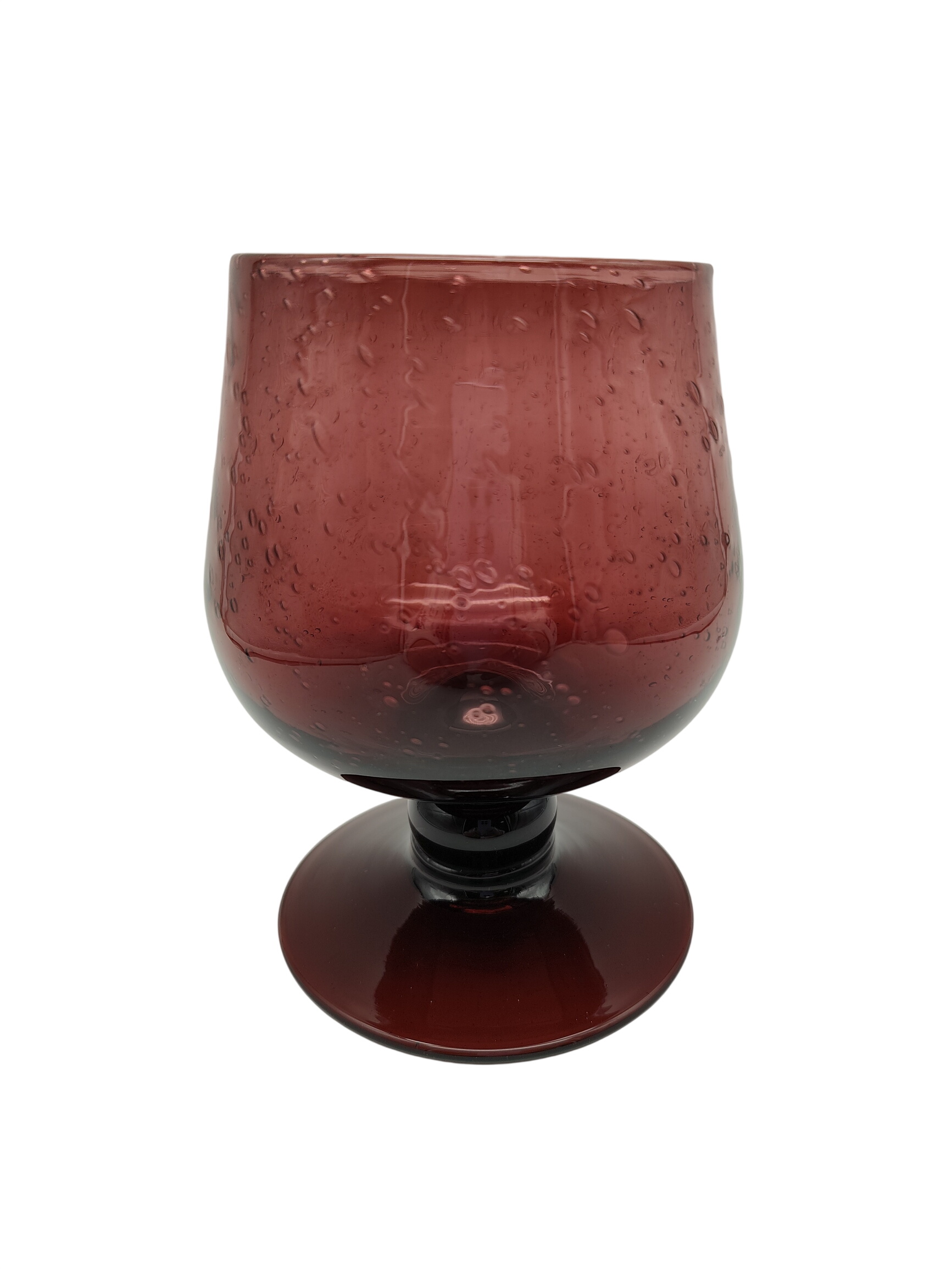 Acheter Verre à pied artisanal en verre soufflé bullé améthyste Très bon état - 10,00 € Verre à pied artisanal en verre soufflé bullé améthyste Très bon état reconditionné disponible sur Label Emmaüs