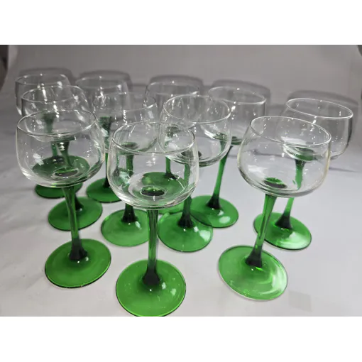 Verre À Vin Alsace Standard À Pied Vert Lot De 11 Verres Bon état reconditionné disponible sur Rakuten