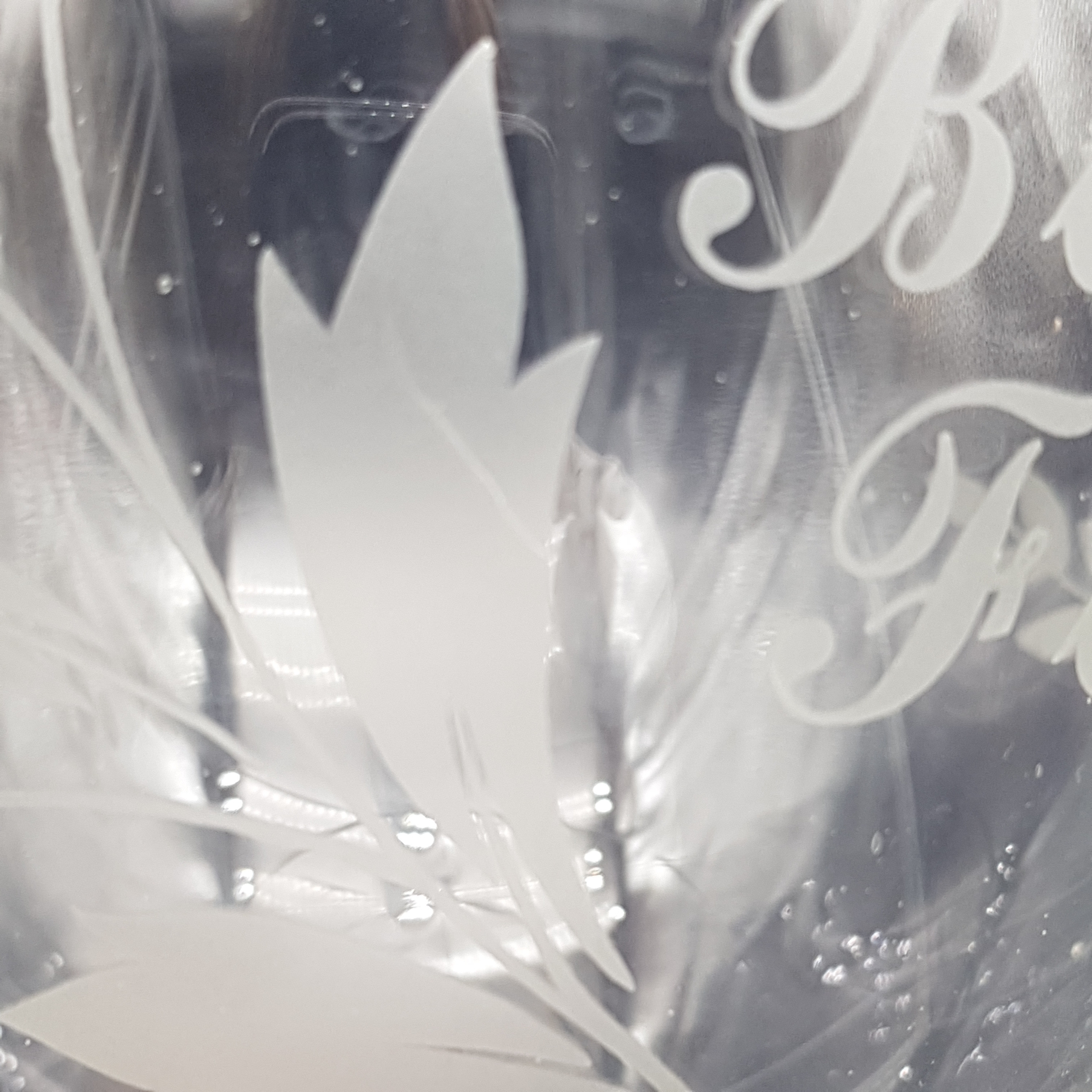 Voir photo 5 de Verre "Bonne fête" en cristal avec joli motif floral Verre "Bonne fête" en cristal avec joli motif floral Bon état reconditionné photo 5