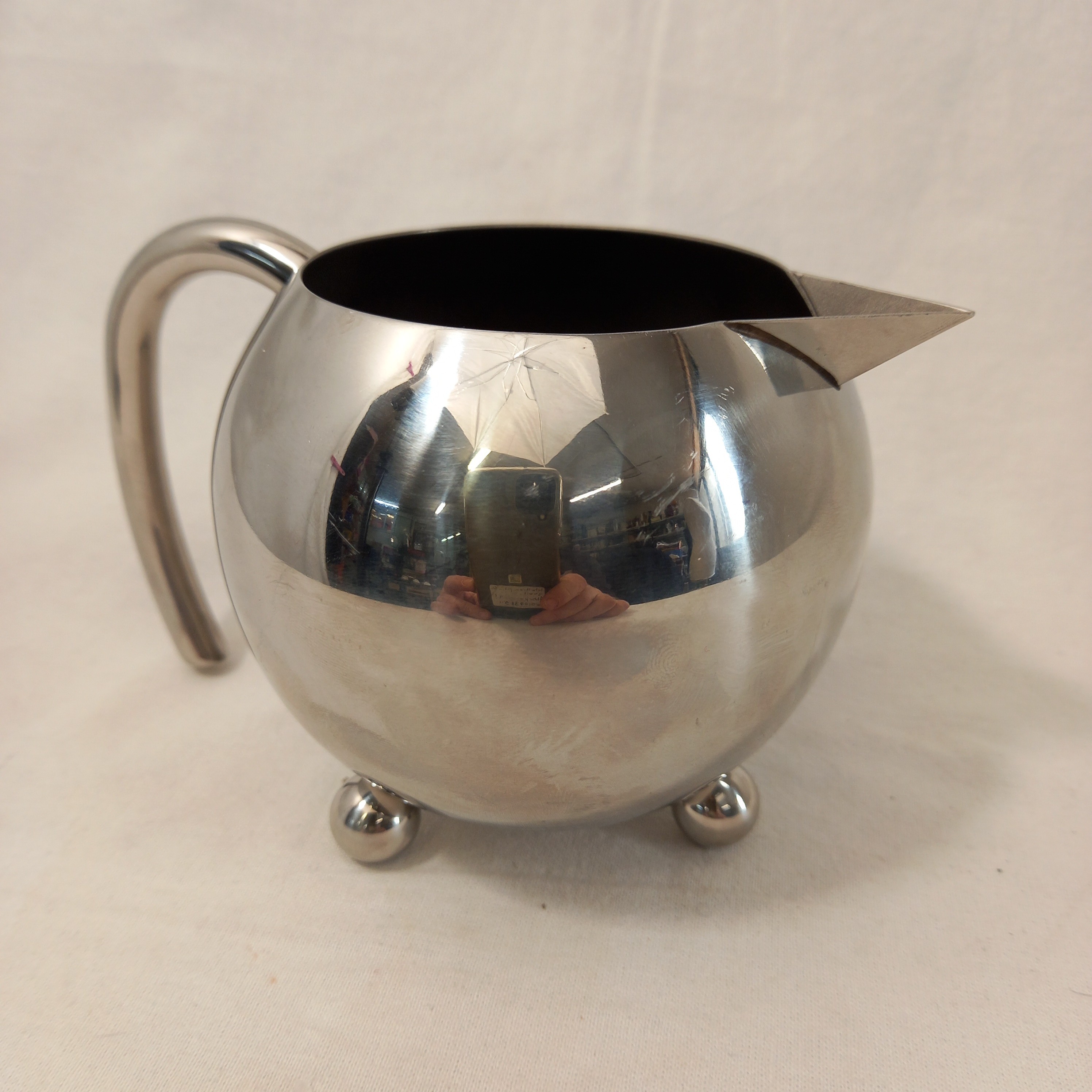Voir photo 4 de Verseuse à lait pour thé ou café en acier inoxydable, de marque Fisura (Espagne) Verseuse à lait pour thé ou café en acier inoxydable, de marque Fisura (Espagne) Très bon état reconditionné photo 4
