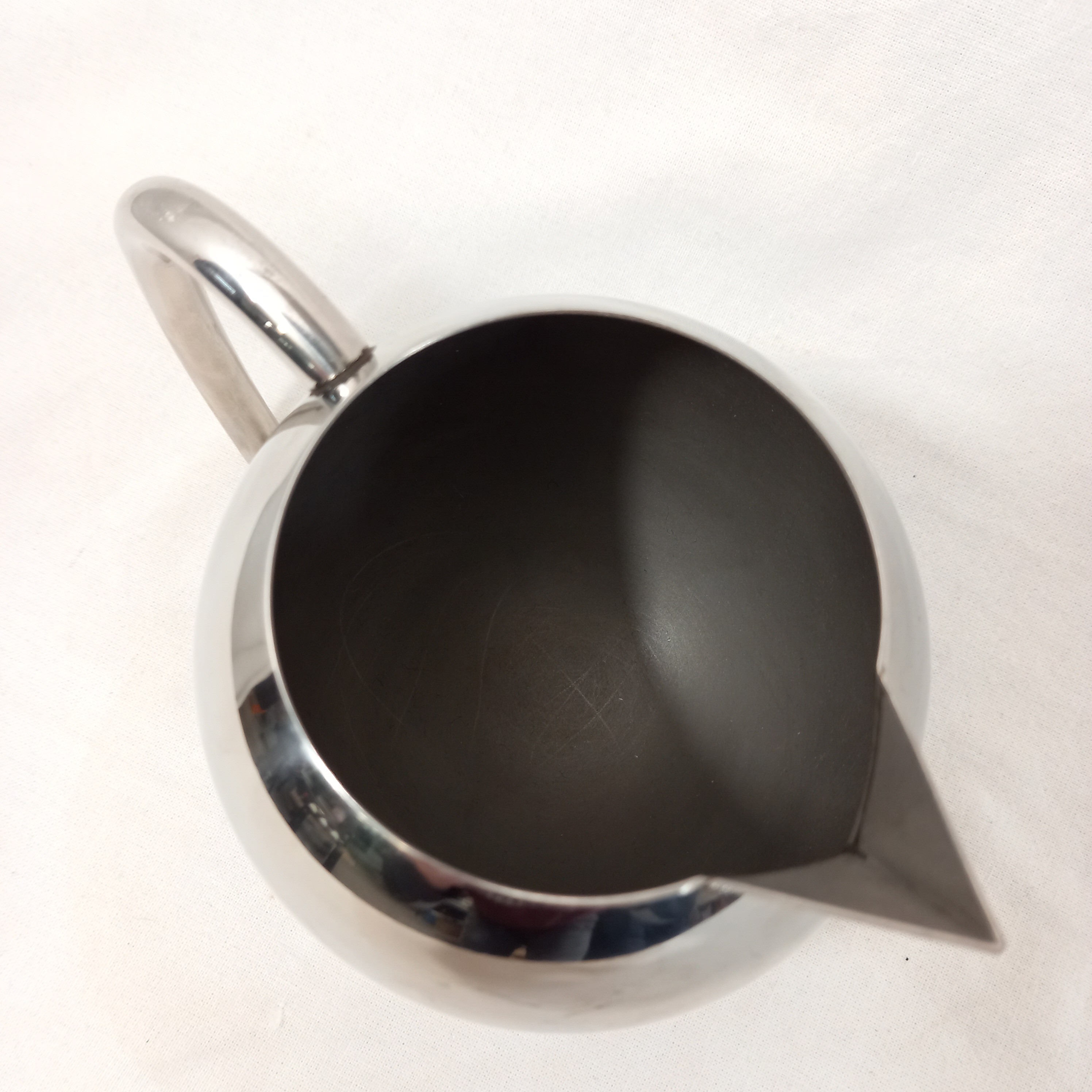 Voir photo 5 de Verseuse à lait pour thé ou café en acier inoxydable, de marque Fisura (Espagne) Verseuse à lait pour thé ou café en acier inoxydable, de marque Fisura (Espagne) Très bon état reconditionné photo 5