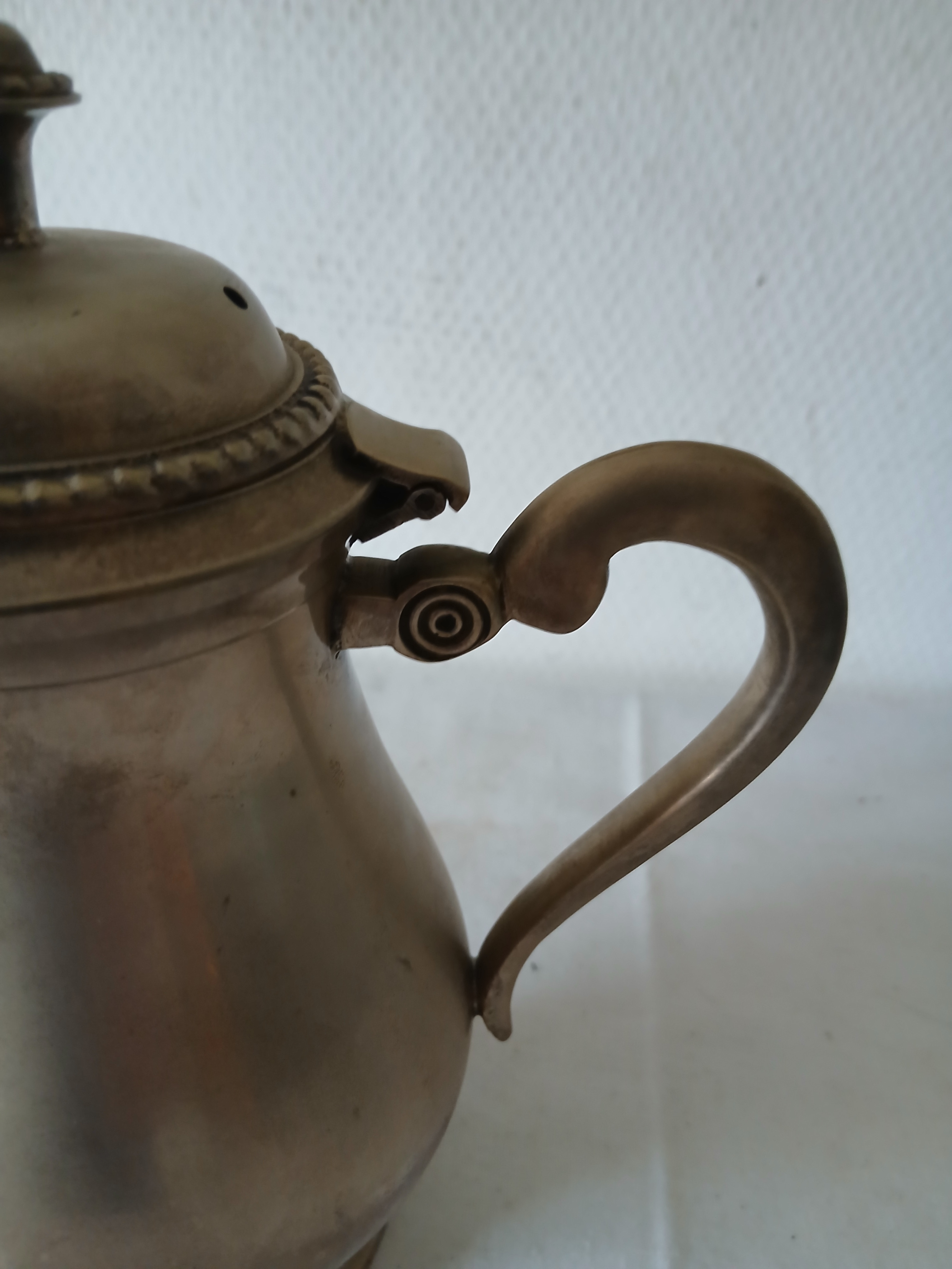 Voir photo 3 de Verseuse, cafetière, théière en métal argenté . Verseuse, cafetière, théière en métal argenté . Bon état reconditionné photo 3