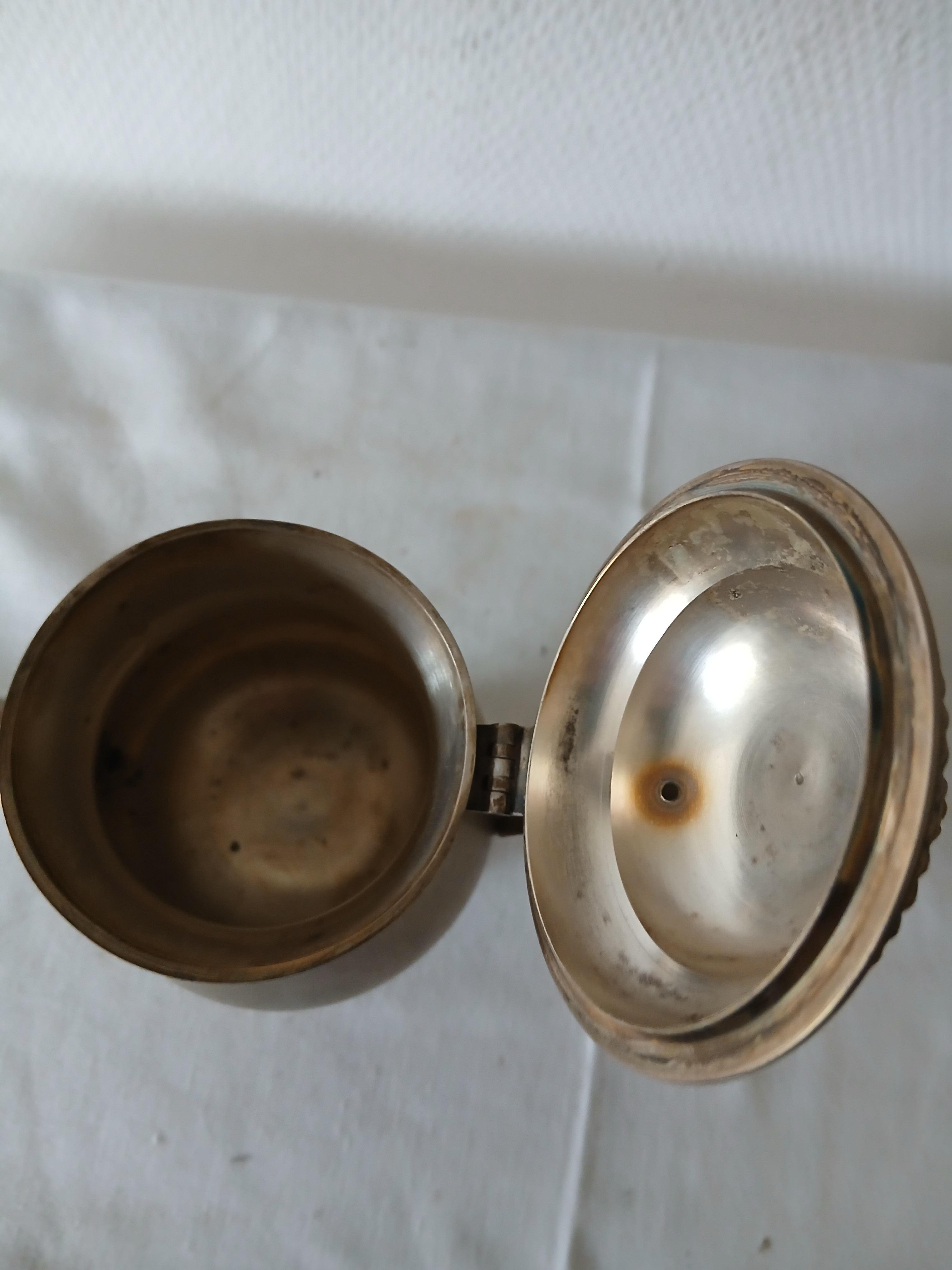 Voir photo 4 de Verseuse, cafetière, théière en métal argenté . Verseuse, cafetière, théière en métal argenté . Bon état reconditionné photo 4