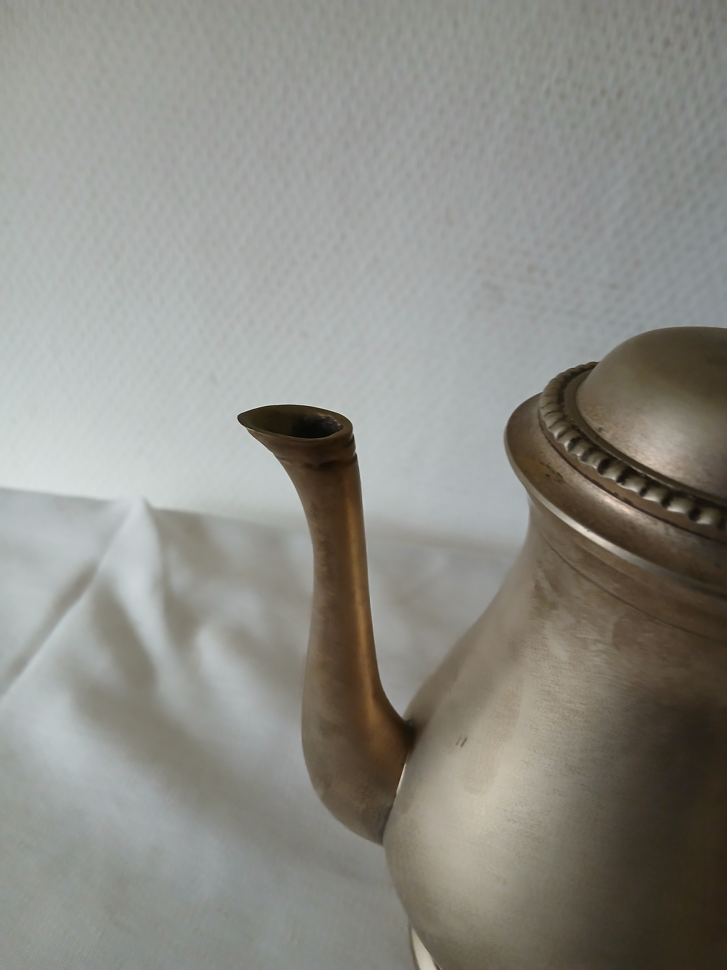 Voir photo 8 de Verseuse, cafetière, théière en métal argenté . Verseuse, cafetière, théière en métal argenté . Bon état reconditionné photo 8