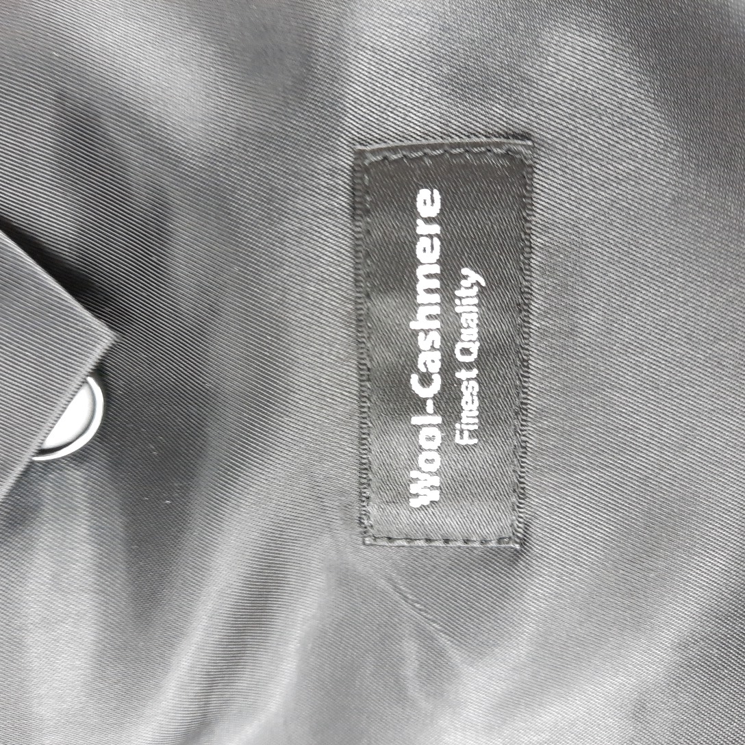 Voir photo 6 de VESTE à chevrons gris de la marque "DIGEL" en 100% cashmere - Taille 54. VESTE à chevrons gris de la marque "DIGEL" en 100% cashmere - Taille 54. Parfait état reconditionné photo 6