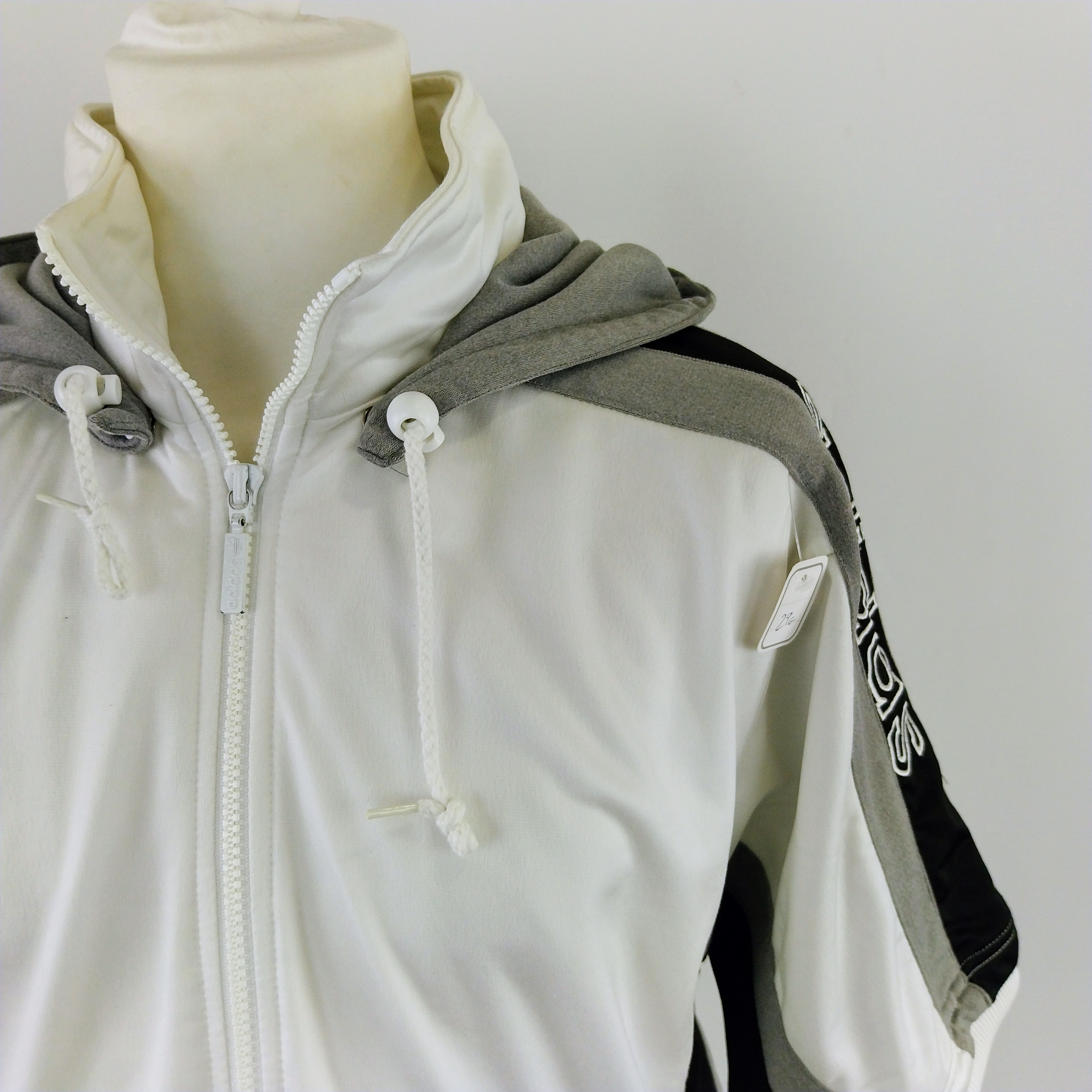 Voir photo 2 de Veste - ADIDAS - 34 Veste - ADIDAS - 34 Bon état reconditionné photo 2