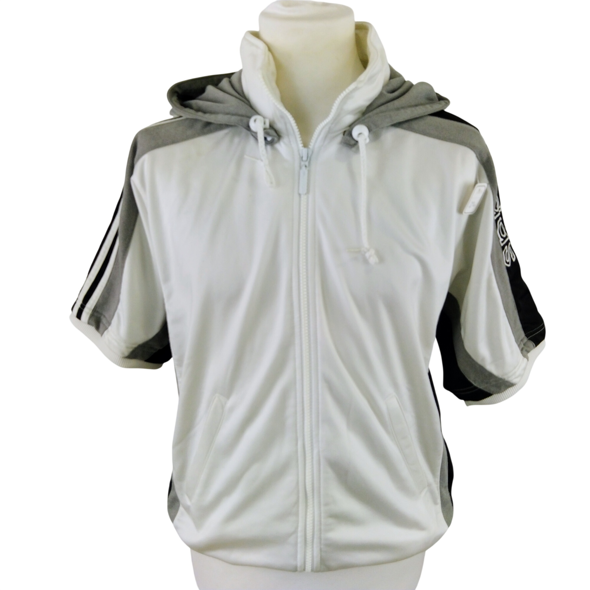 Veste - ADIDAS - 34 Bon état - 29,00 € Veste - ADIDAS - 34 Bon état reconditionné disponible sur Label Emmaüs