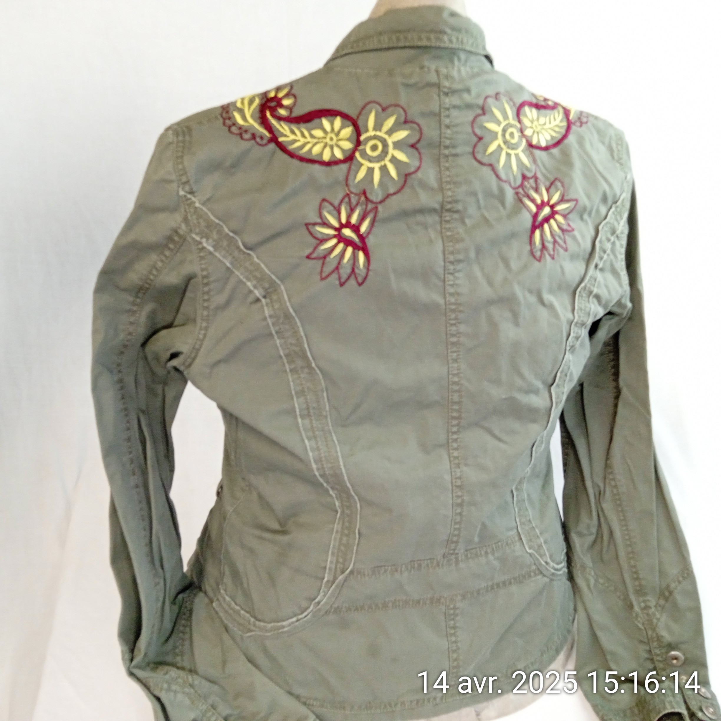 Voir photo 4 de Veste blazer femme légère 100% coton CAFE THEATRE taille 40 Veste blazer femme légère 100% coton CAFE THEATRE taille 40 Parfait état reconditionné photo 4