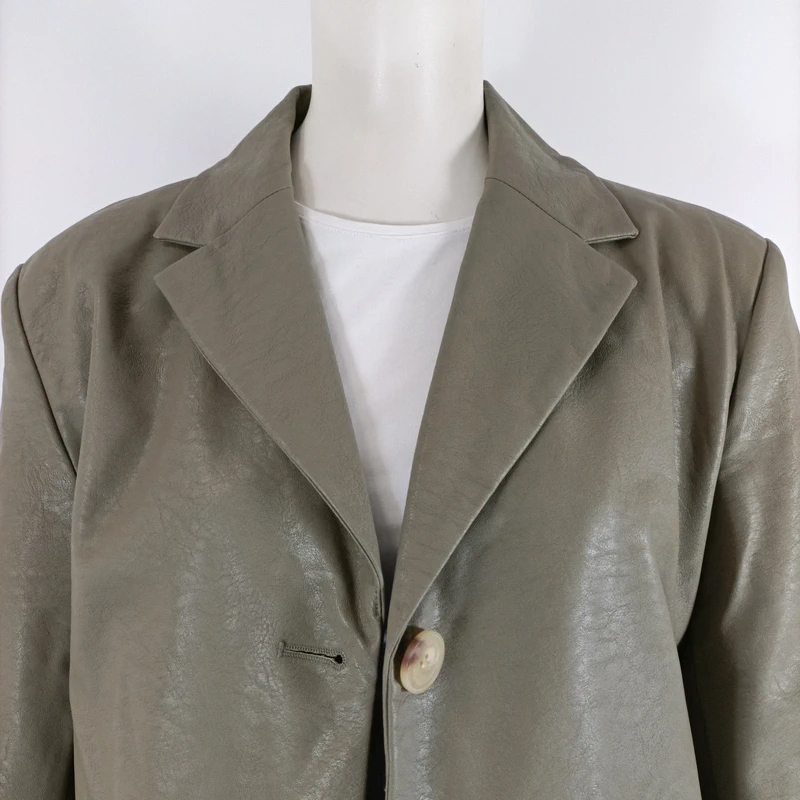 Voir photo 5 de Veste blazer kaki ceinturée Mango Mango coupe droite Veste blazer kaki ceinturée Mango Mango coupe droite Très bon état reconditionné photo 5