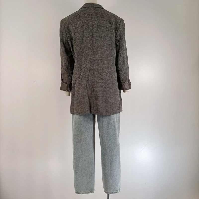 Voir photo 7 de Veste blazer longue Max Mara en laine vierge grise chic élégante Veste blazer longue Max Mara en laine vierge grise chic élégante Très bon état reconditionné photo 7
