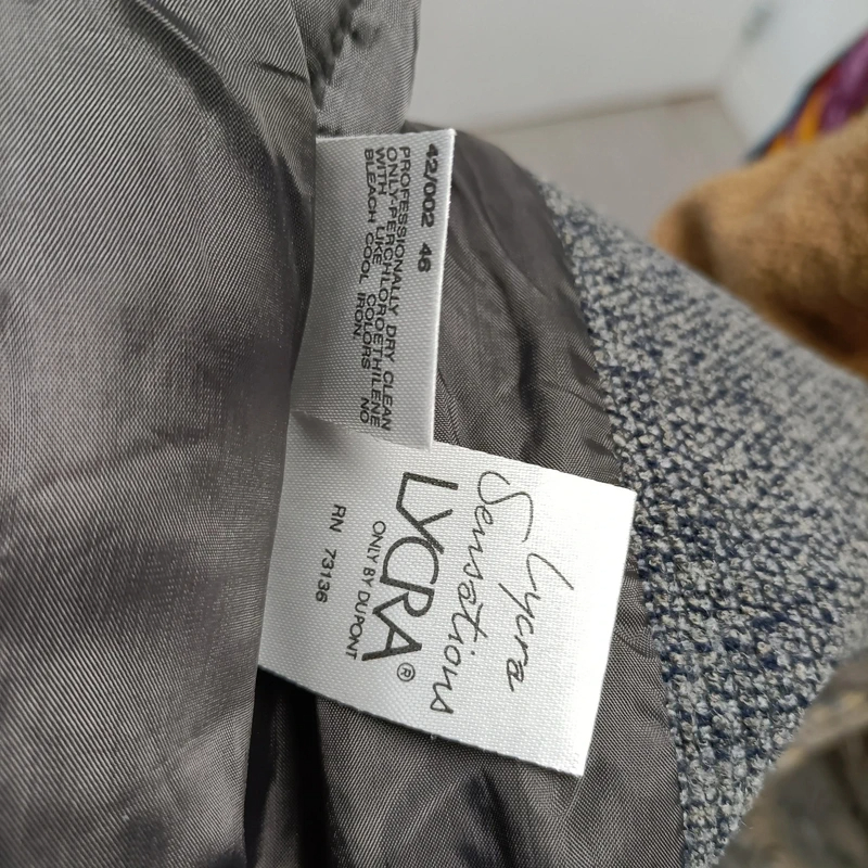 Voir photo 9 de Veste blazer longue Max Mara en laine vierge grise chic élégante Veste blazer longue Max Mara en laine vierge grise chic élégante Très bon état reconditionné photo 9