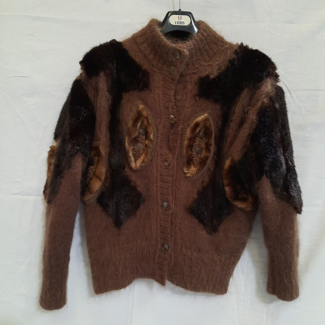 veste blouson lainage et fourrure fantaisie chic TAGORE T 42/44 Très bon état - 45,00 € veste blouson lainage et fourrure fantaisie chic TAGORE T 42/44 Très bon état reconditionné disponible sur Label Emmaüs