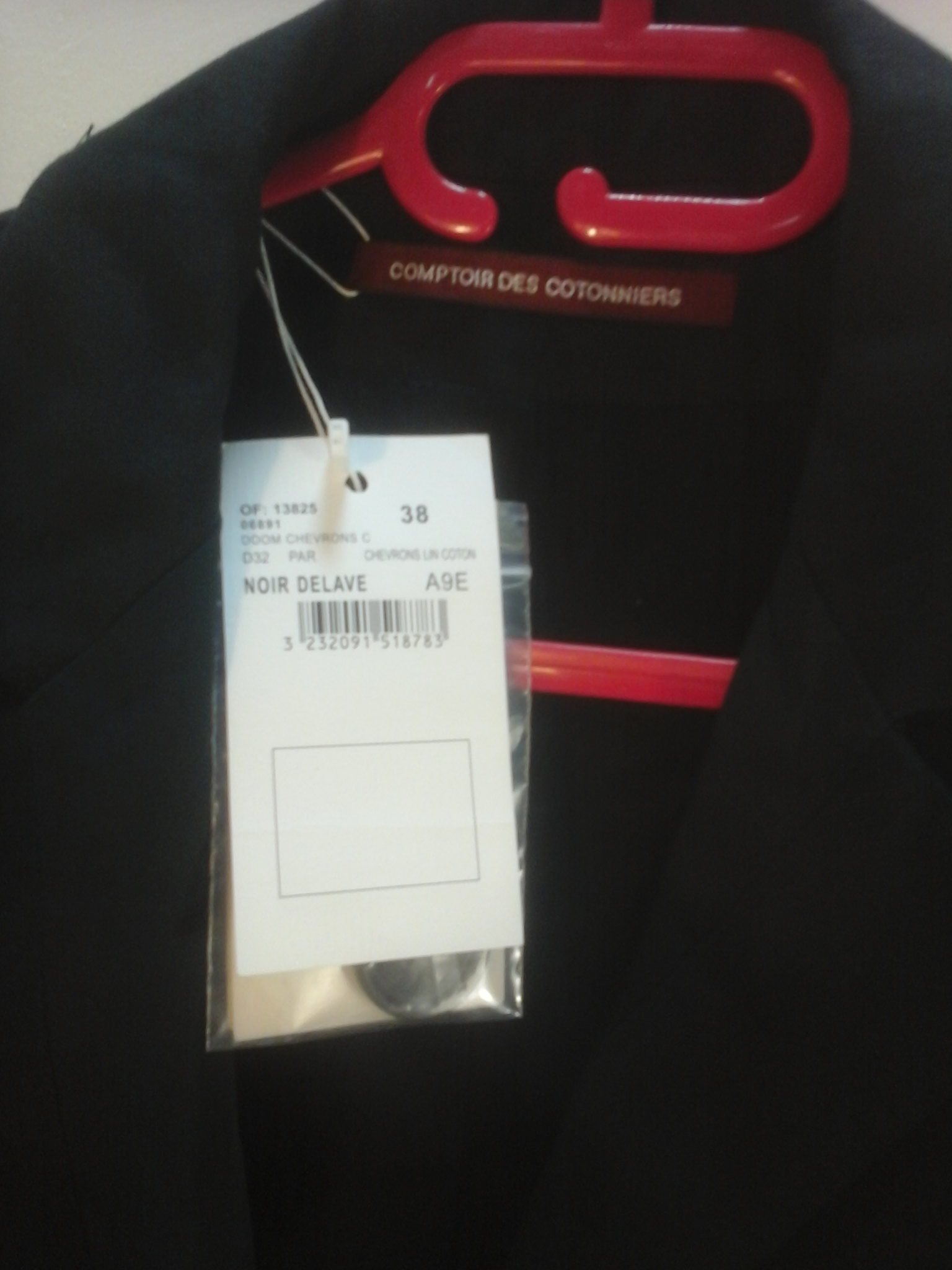Voir photo 3 de Veste courte COMPTOIR DES COTONNIERS T 38 Veste courte COMPTOIR DES COTONNIERS T 38 Parfait état reconditionné photo 3