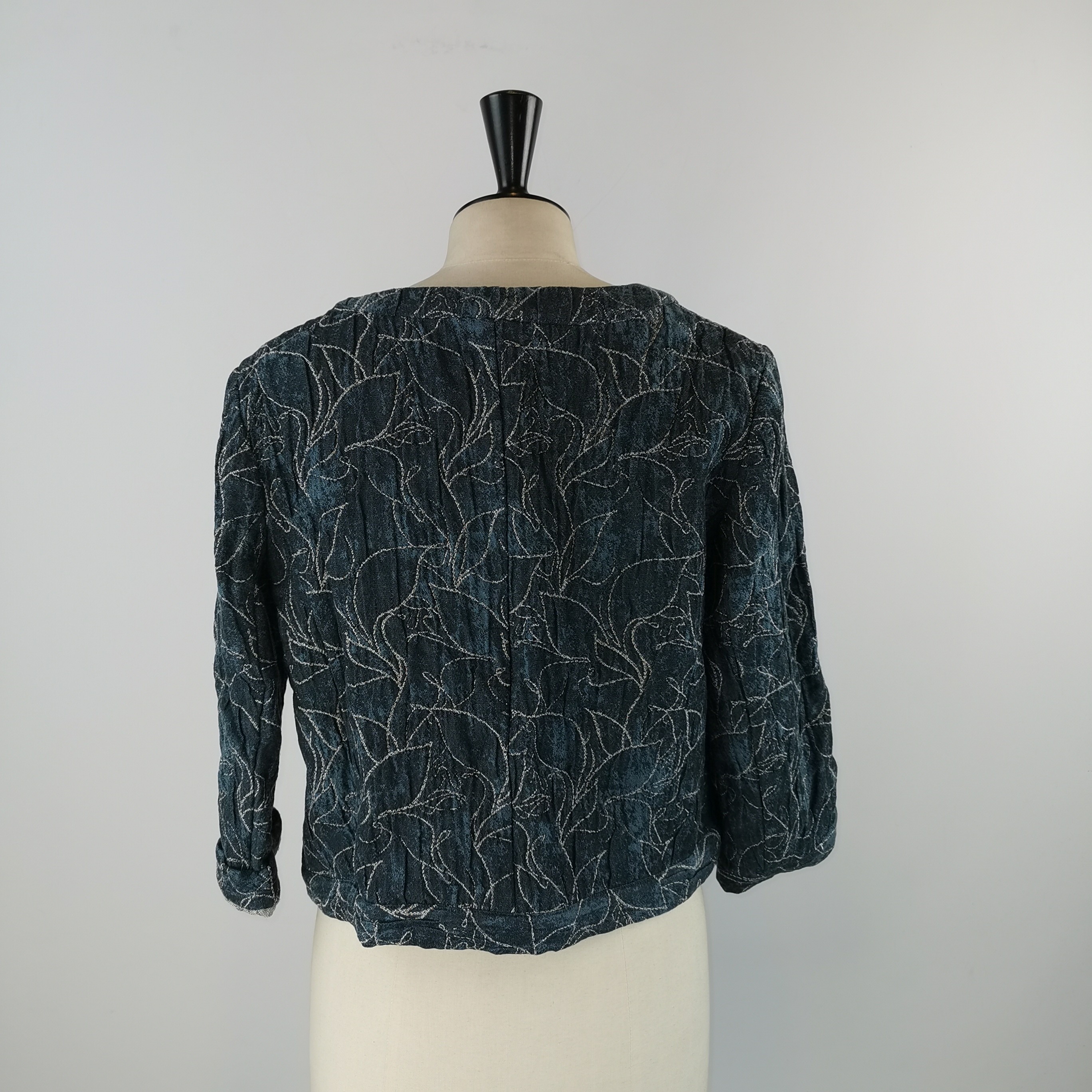 Voir photo 2 de Veste courte texturée – Taille M (estimée) – Bleu pétrole chiné Veste courte texturée – Taille M (estimée) – Bleu pétrole chiné Très bon état reconditionné photo 2