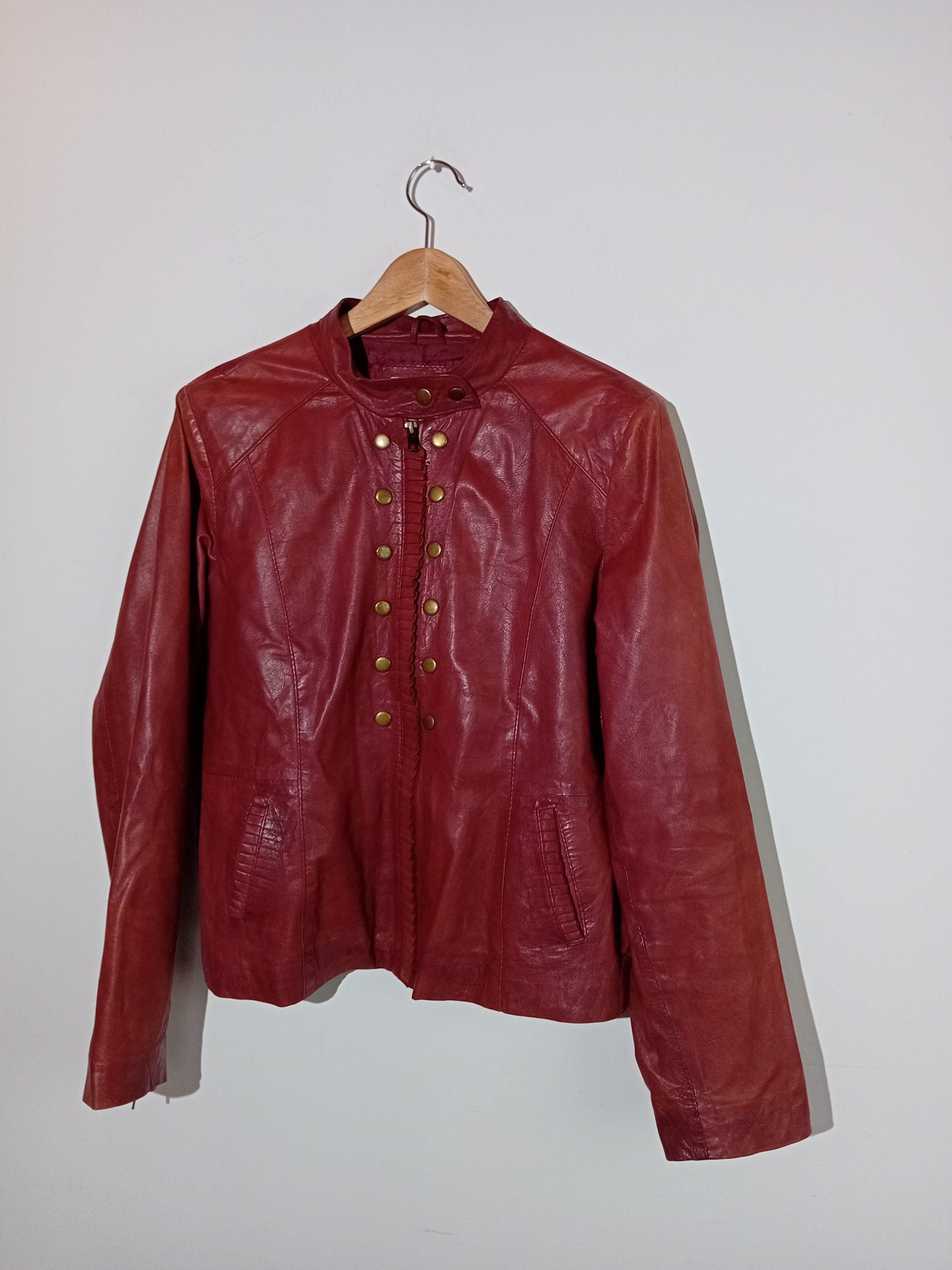 Voir photo 3 de Veste Cuir Rouge Mais Il Est Où Le Soleil (T6181) Veste Cuir Rouge Mais Il Est Où Le Soleil (T6181) Très bon état reconditionné photo 3