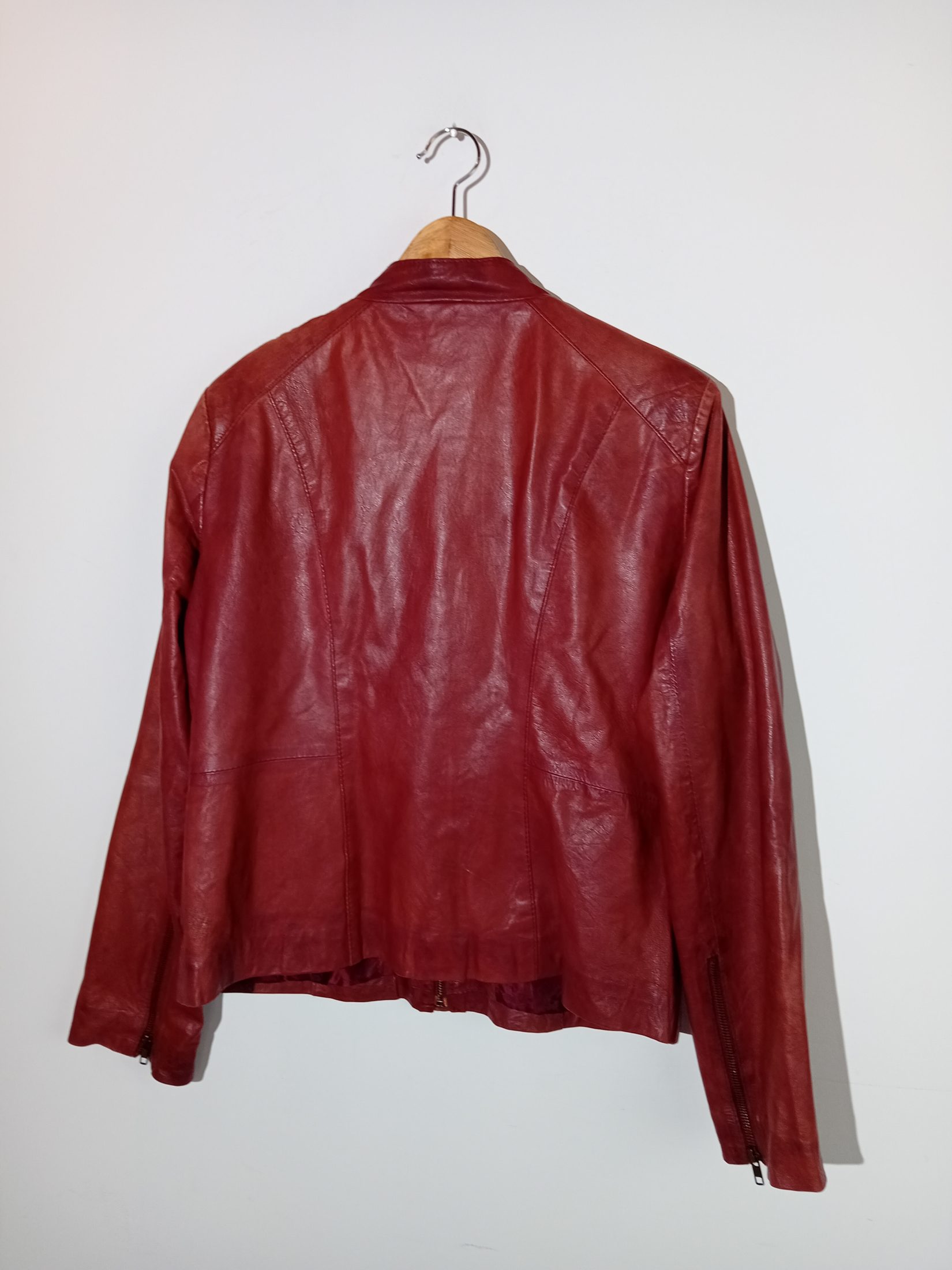 Voir photo 4 de Veste Cuir Rouge Mais Il Est Où Le Soleil (T6181) Veste Cuir Rouge Mais Il Est Où Le Soleil (T6181) Très bon état reconditionné photo 4
