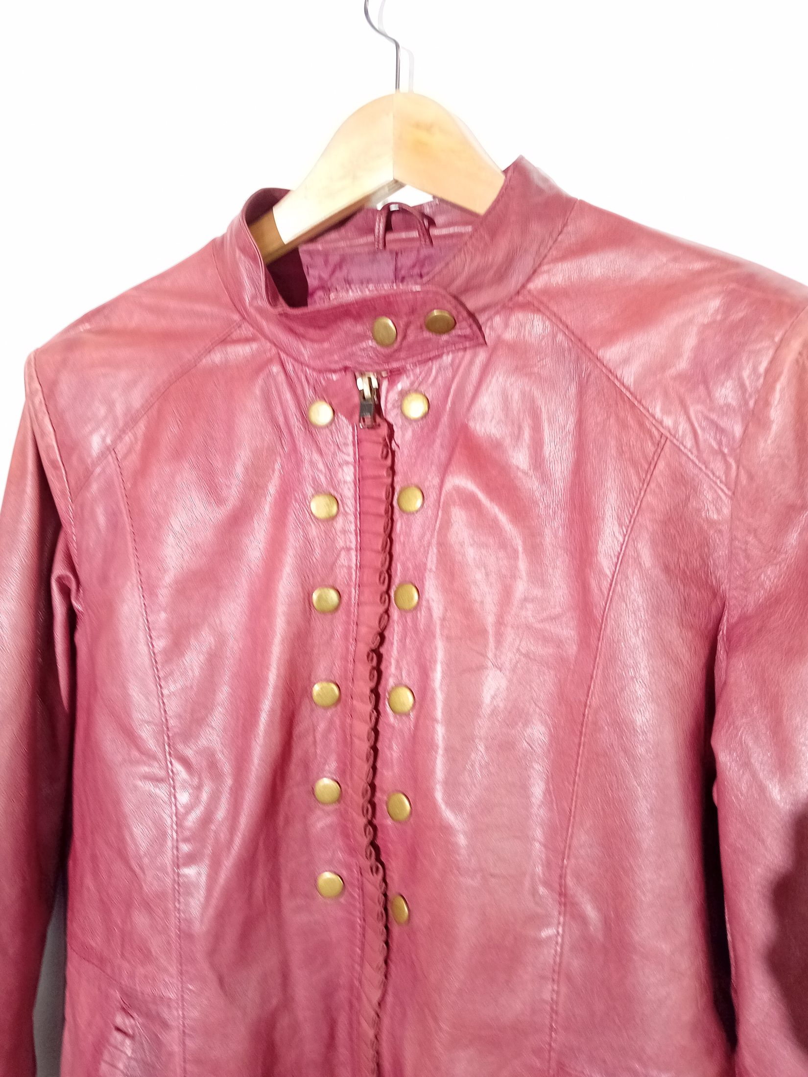 Voir photo 5 de Veste Cuir Rouge Mais Il Est Où Le Soleil (T6181) Veste Cuir Rouge Mais Il Est Où Le Soleil (T6181) Très bon état reconditionné photo 5