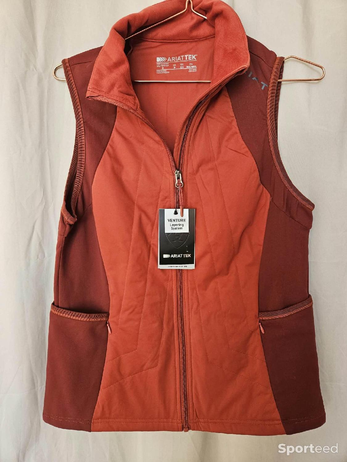 Veste d'équitation sans manches Comme neuf (c'est déjà la condition standard) reconditionné disponible sur Sporteed