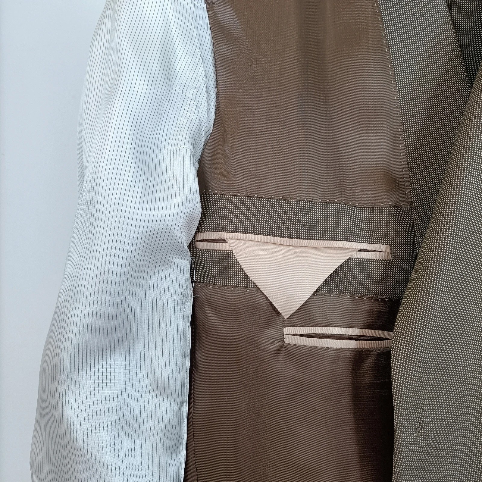 Voir photo 17 de Veste de costume beige Optimal en bambou - Taille 52 Veste de costume beige Optimal en bambou - Taille 52 Parfait état reconditionné photo 17