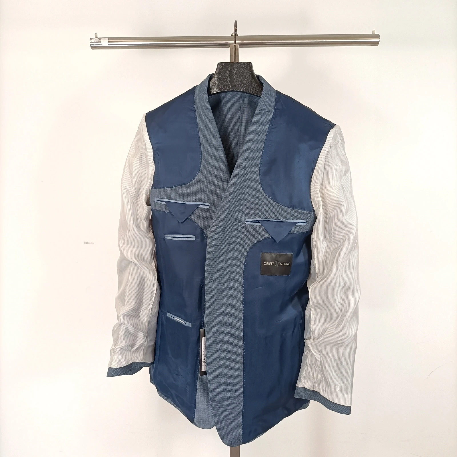 Voir photo 13 de Veste de costume bleue coupe regular Griffe Noire - Taille 50 Veste de costume bleue coupe regular Griffe Noire - Taille 50 Parfait état reconditionné photo 13