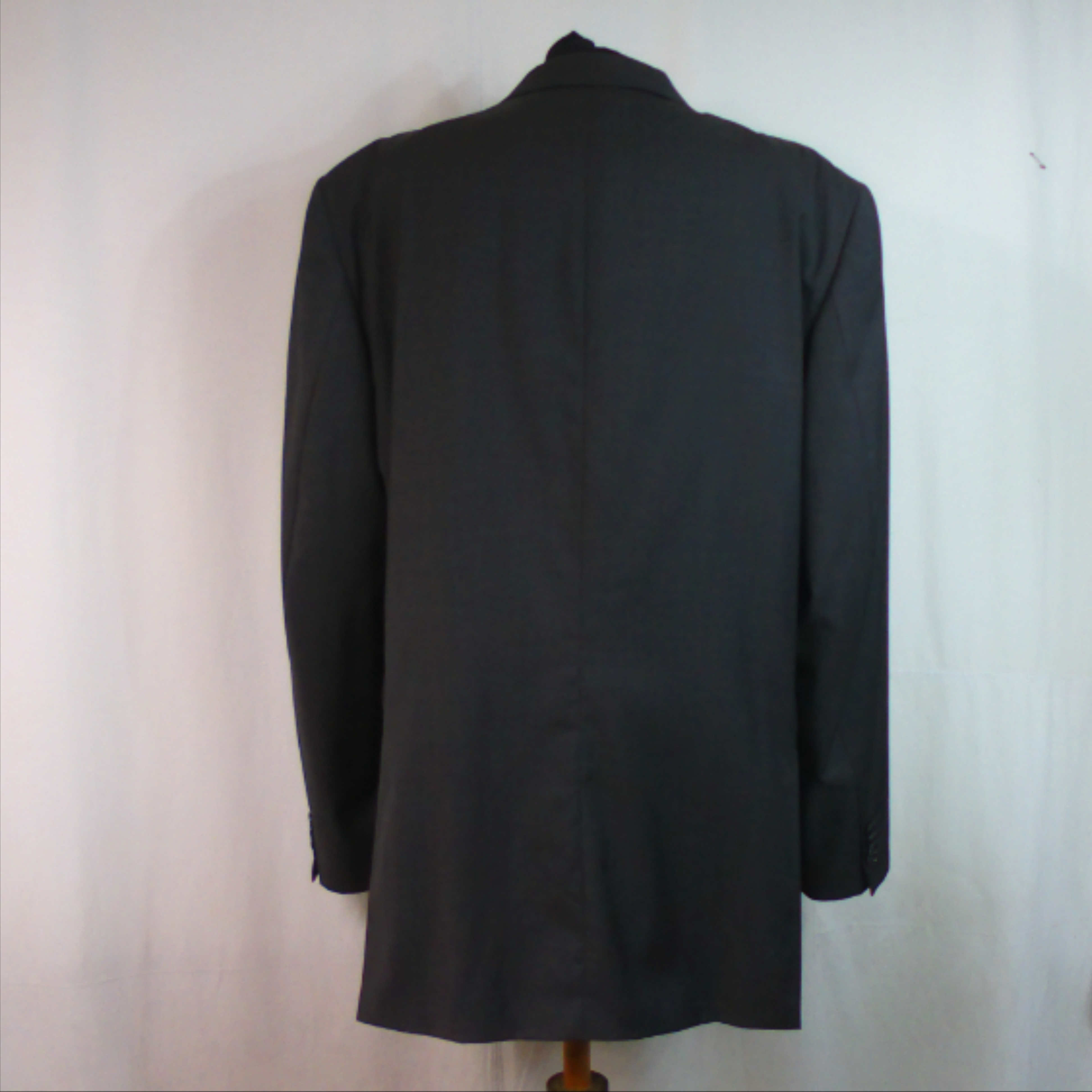 Voir photo 2 de Veste de costume F. CERRUTI, gris foncé, taille 54 Veste de costume F. CERRUTI, gris foncé, taille 54 Très bon état reconditionné photo 2