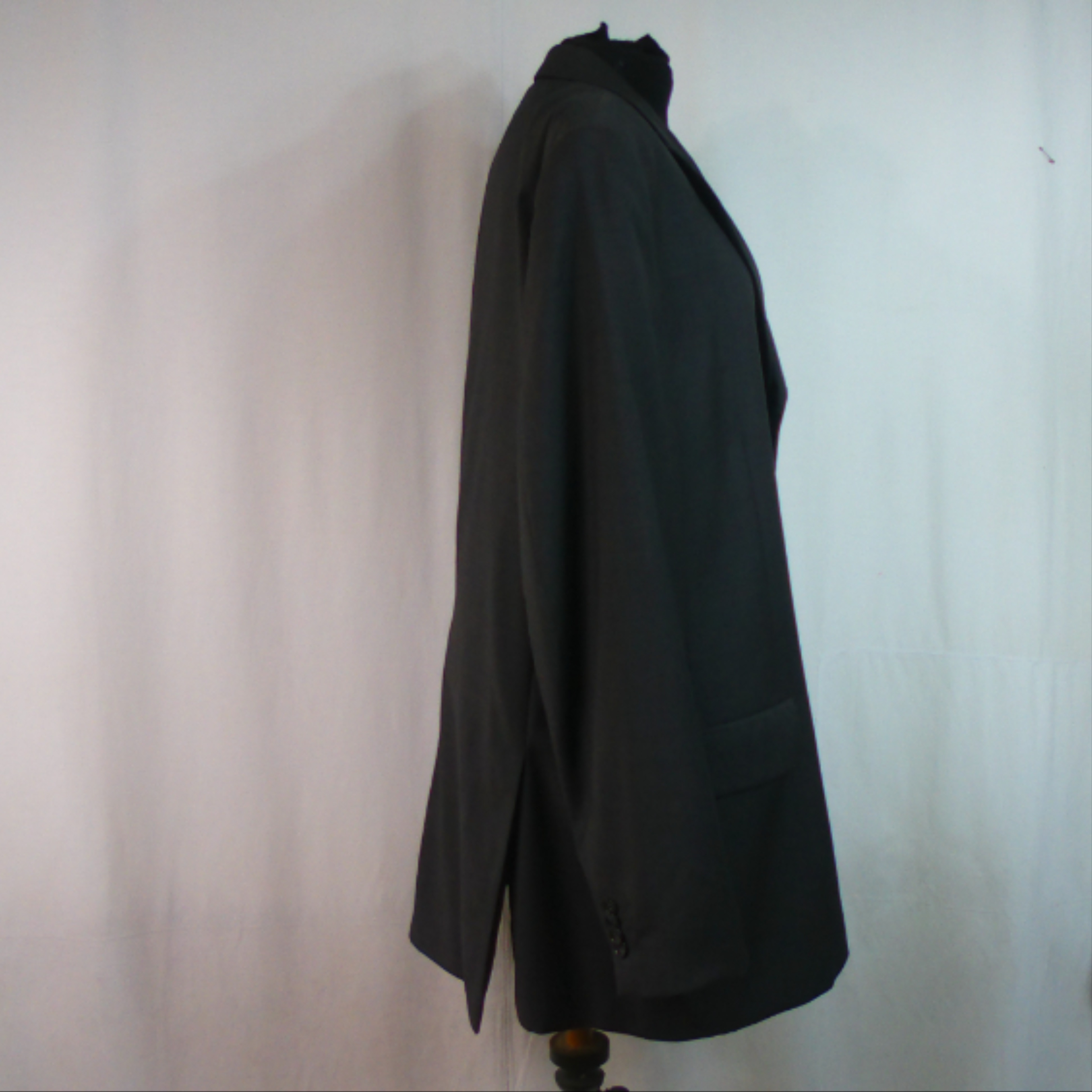 Voir photo 3 de Veste de costume F. CERRUTI, gris foncé, taille 54 Veste de costume F. CERRUTI, gris foncé, taille 54 Très bon état reconditionné photo 3