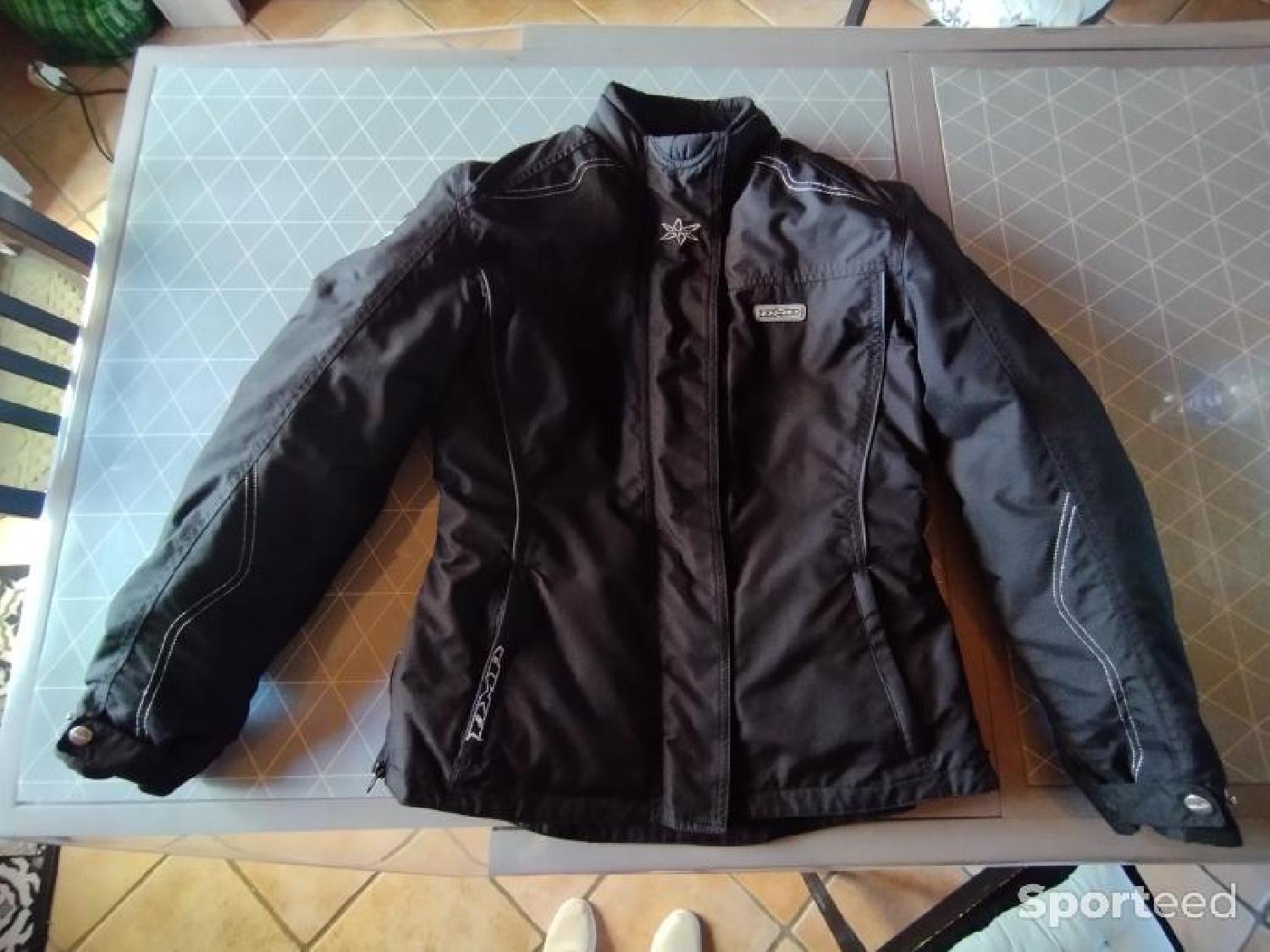 Veste de moto femme Très bon état reconditionné disponible sur Sporteed