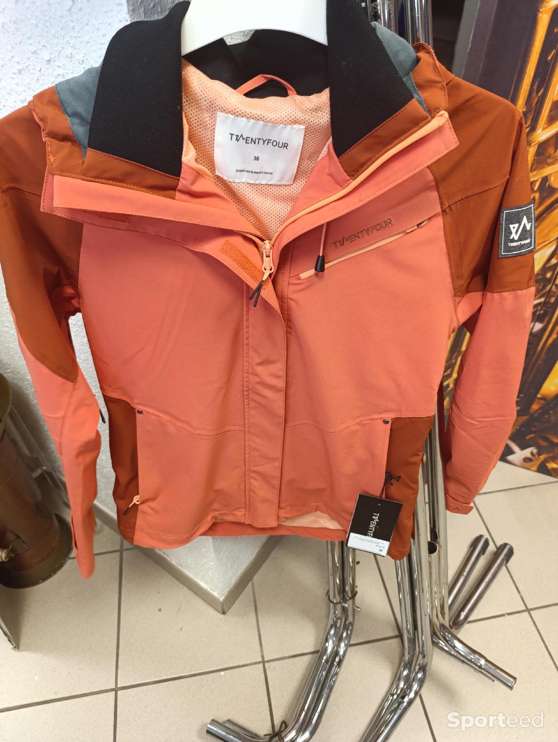 Veste de randonnée orange taille 36 neuve Parfait état reconditionné disponible sur Sporteed